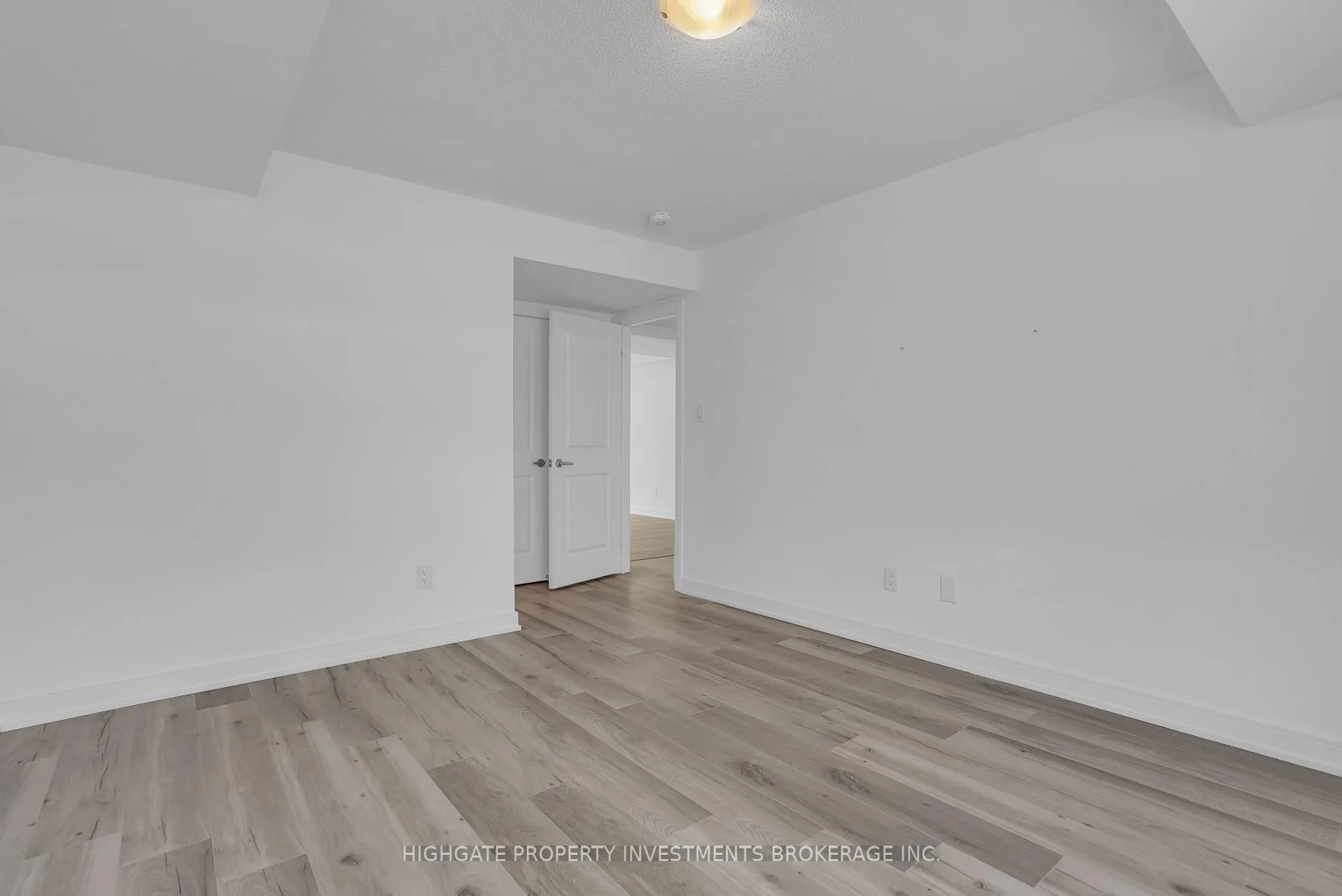 Photo 18 of 107 Appletree Lane, Barrie, Innis-Shore — HOMEH