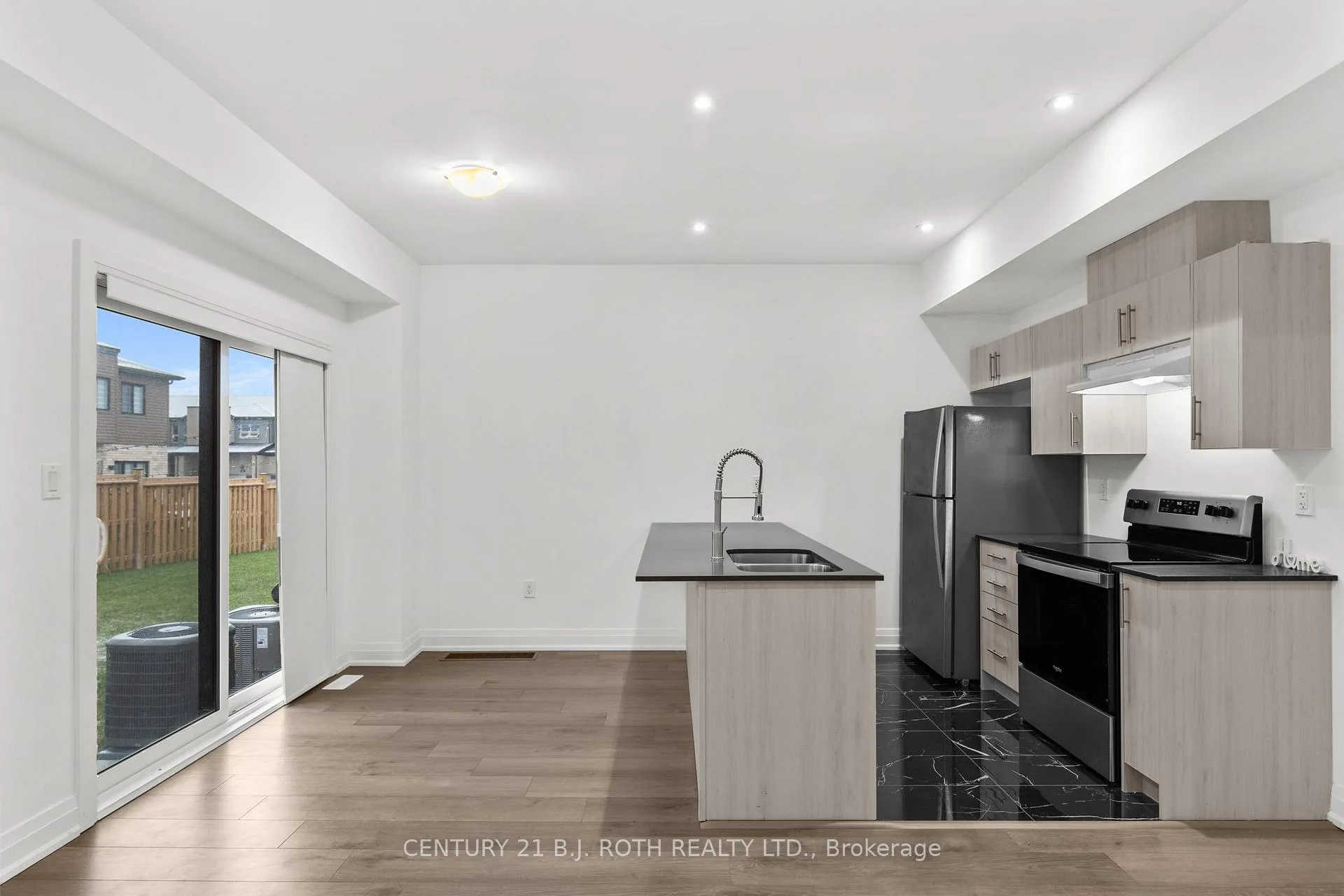 Photo 7 of 148 Gateland Drive, Barrie, Painswick South — HOMEH