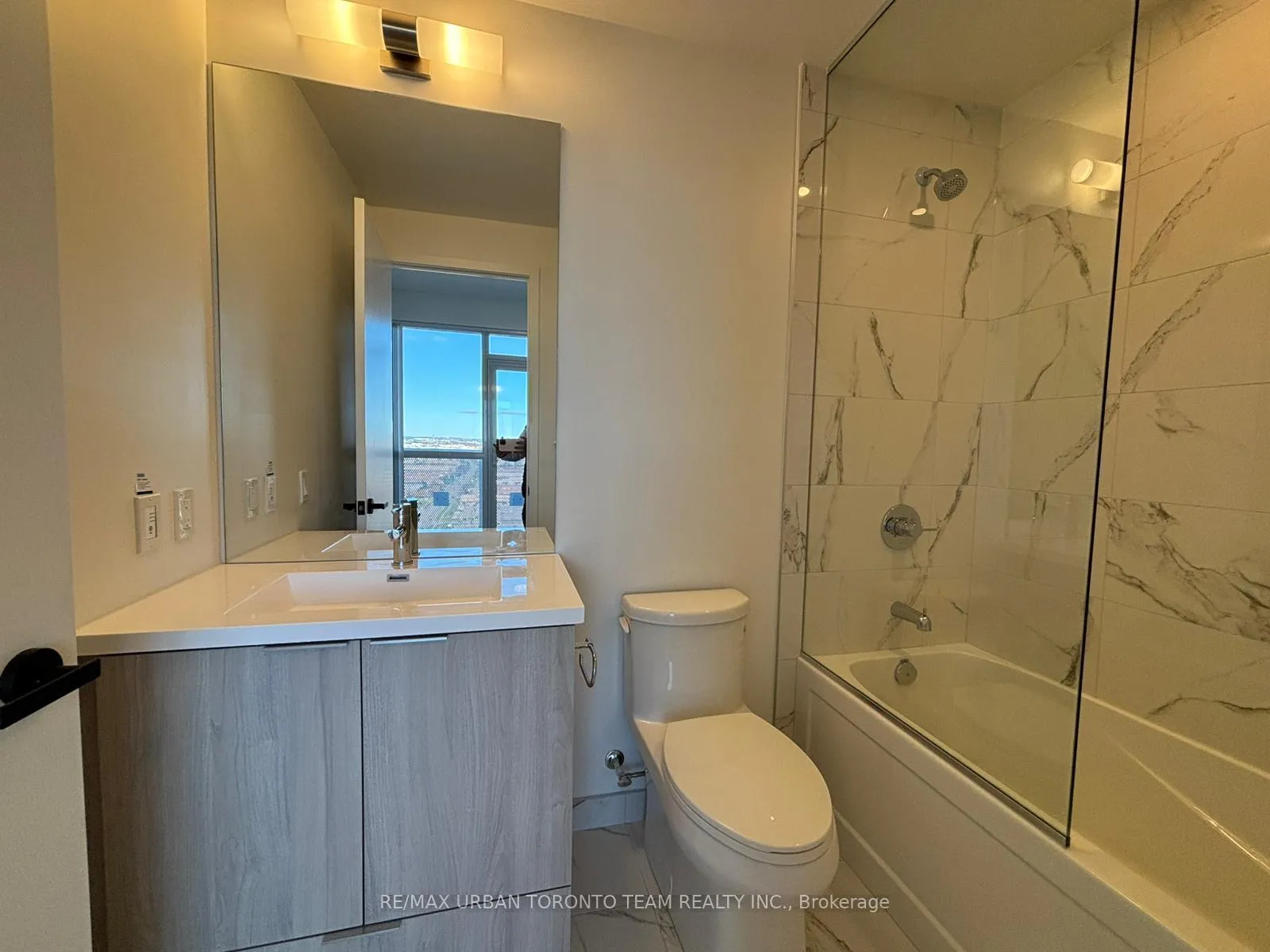 Photo 10 of Unit 2306, 8 Interchange Way, Vaughan, Vaughan Corporate Centre — HOMEH