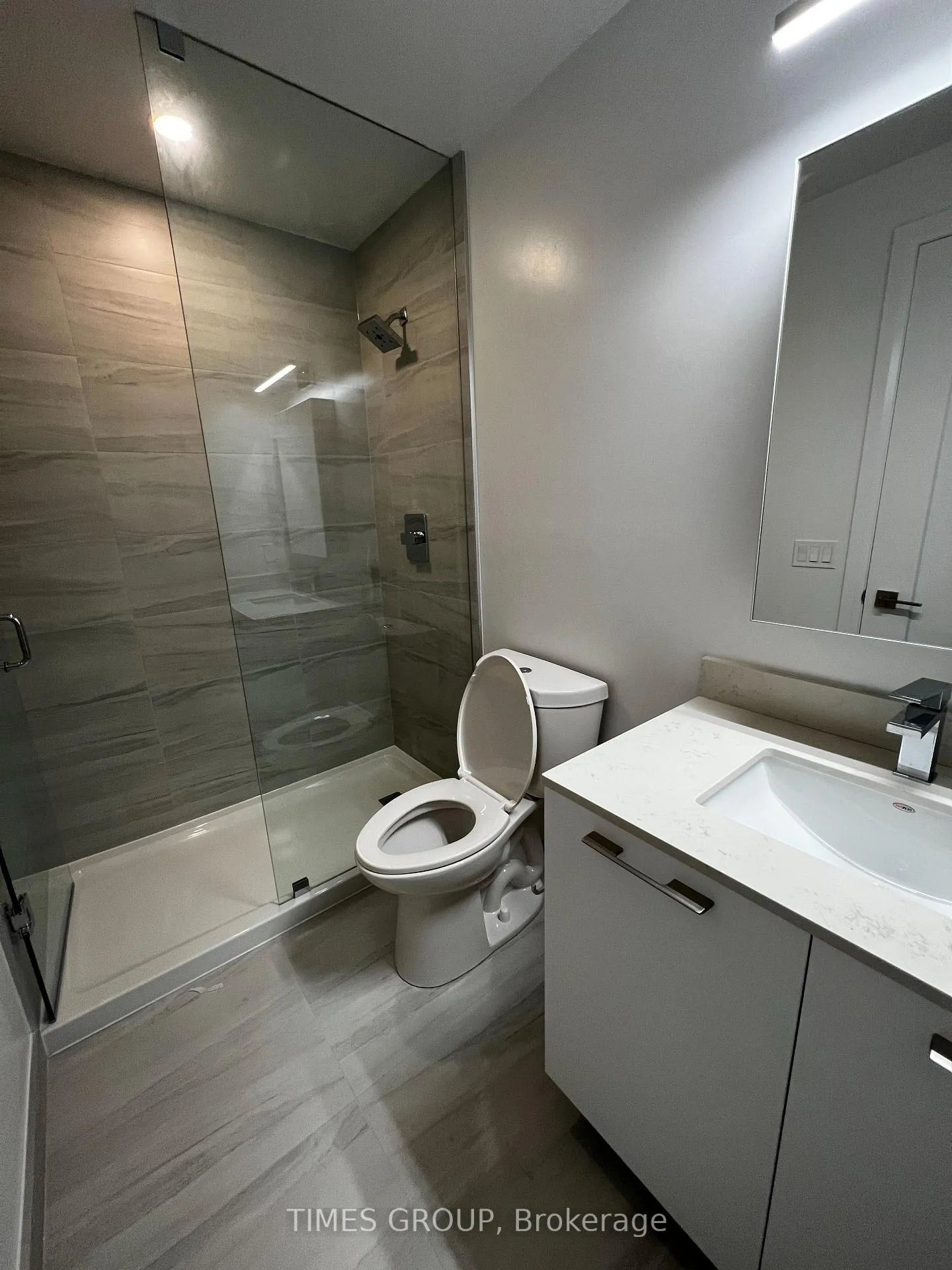 Photo 5 of Unit 606, 38 Water Walk Drive, Markham, Unionville — HOMEH
