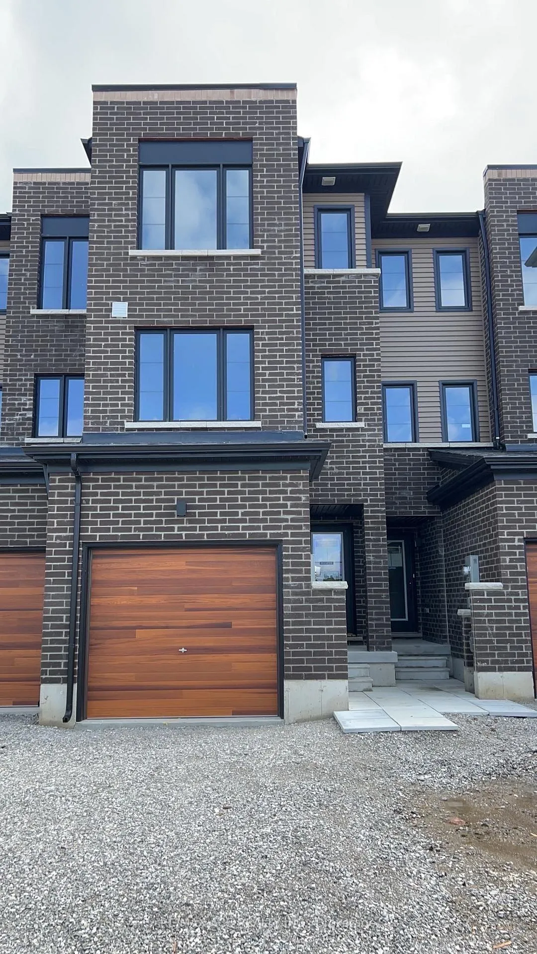 Photo 1 of 17 Tobias Lane, Barrie, Rural Barrie Southeast — HOMEH