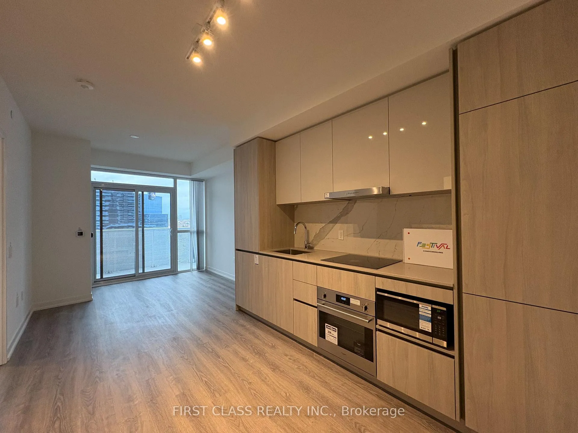 Photo 1 of Unit 803, 8 Interchange Way, Vaughan, Vaughan Corporate Centre — HOMEH