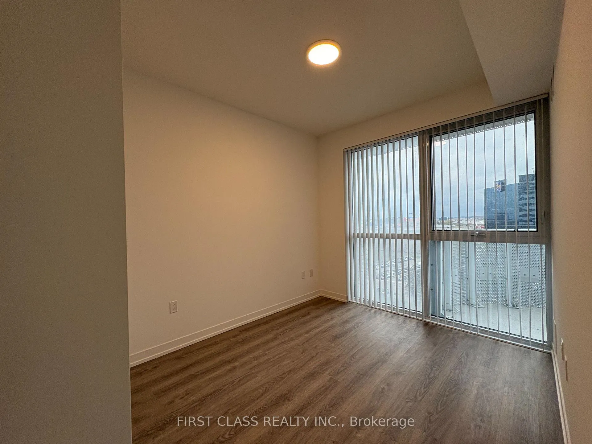 Photo 4 of Unit 803, 8 Interchange Way, Vaughan, Vaughan Corporate Centre — HOMEH