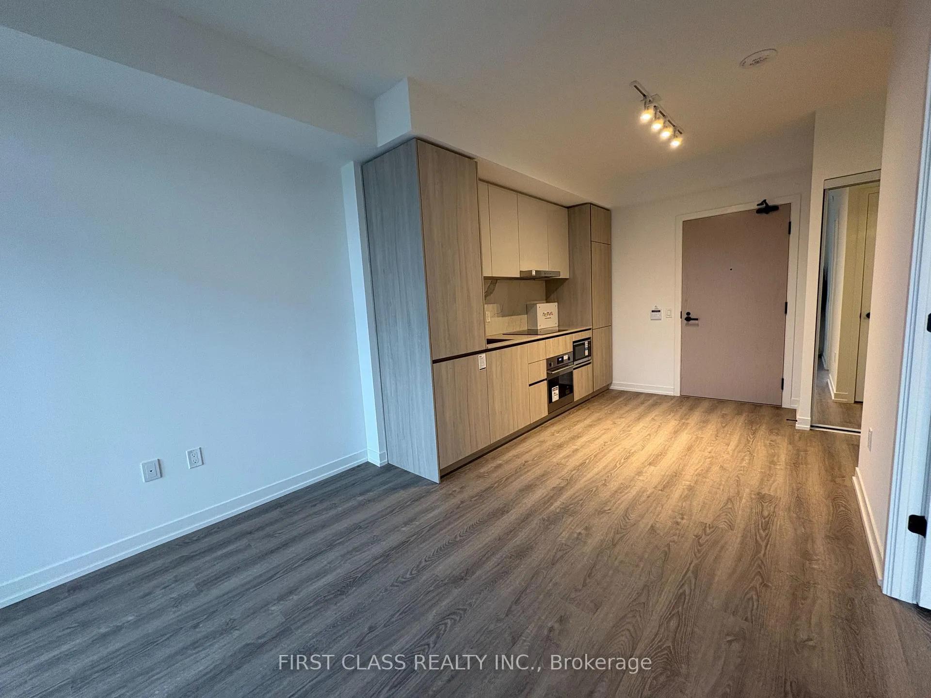 Photo 6 of Unit 803, 8 Interchange Way, Vaughan, Vaughan Corporate Centre — HOMEH