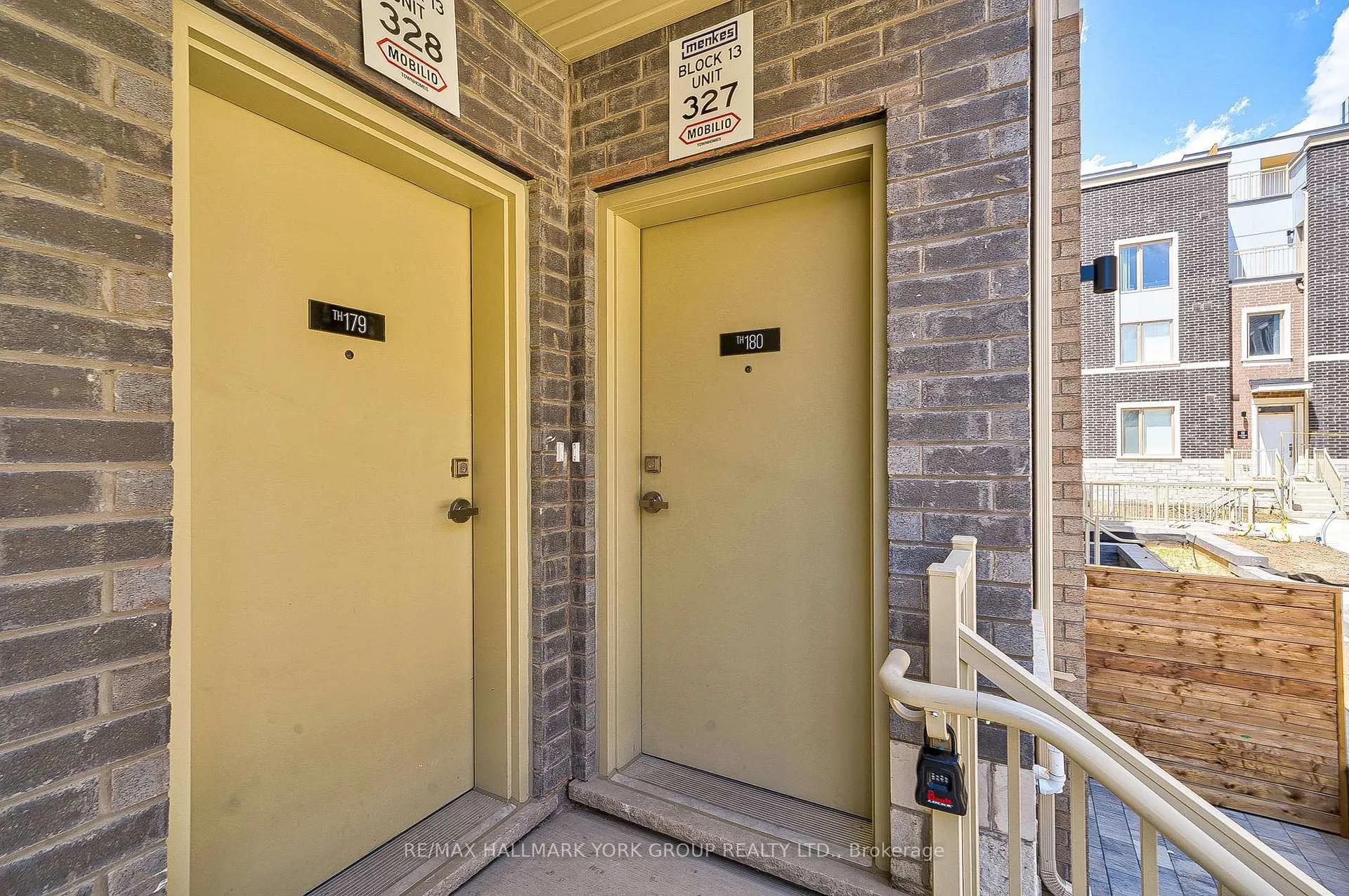 Photo 3 of Unit 180, 151 Honeycrisp Crescent, Vaughan, Vaughan Corporate Centre — HOMEH