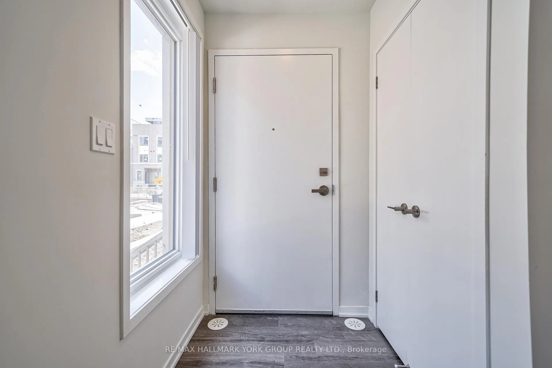 Photo 5 of Unit 180, 151 Honeycrisp Crescent, Vaughan, Vaughan Corporate Centre — HOMEH