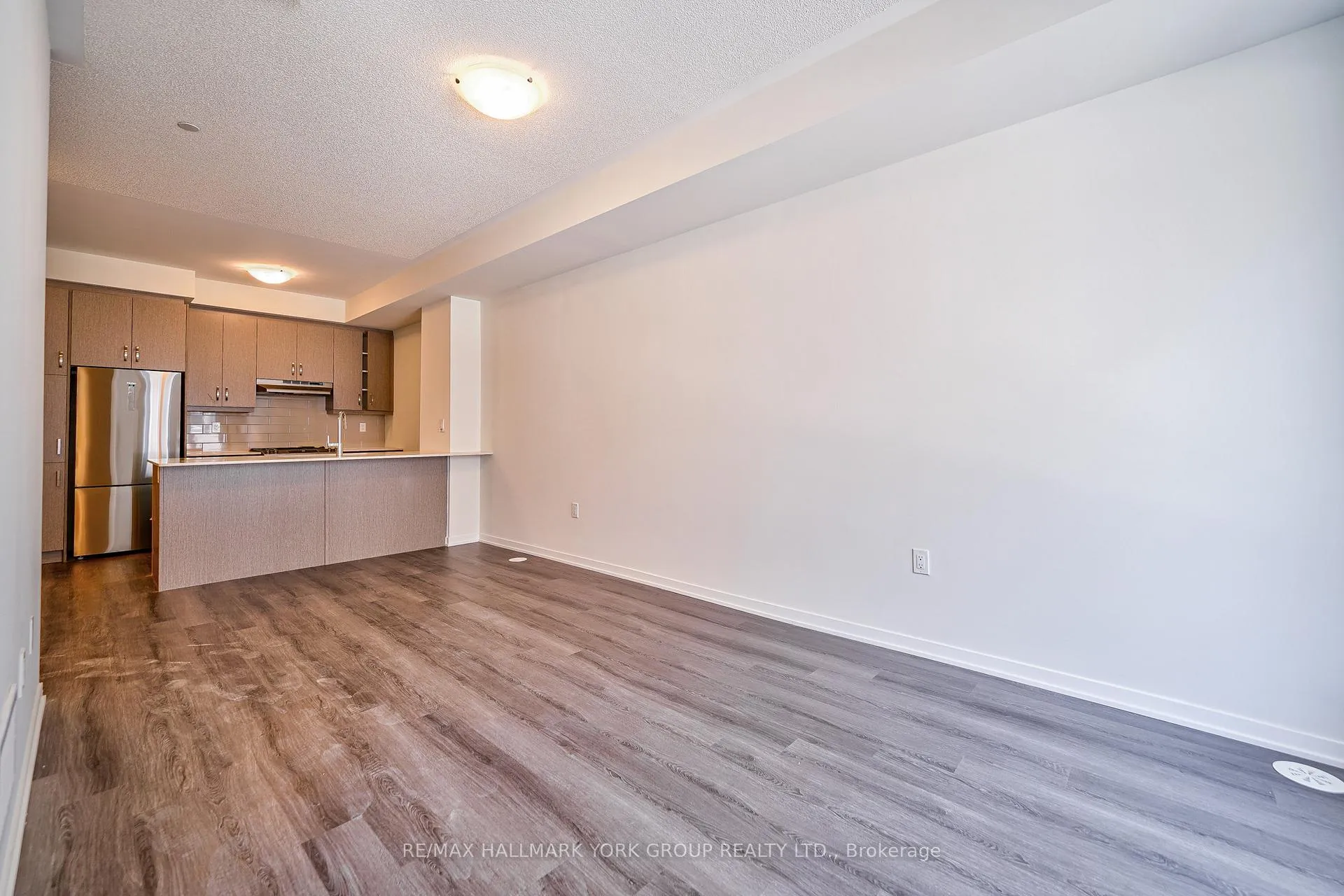 Photo 6 of Unit 180, 151 Honeycrisp Crescent, Vaughan, Vaughan Corporate Centre — HOMEH