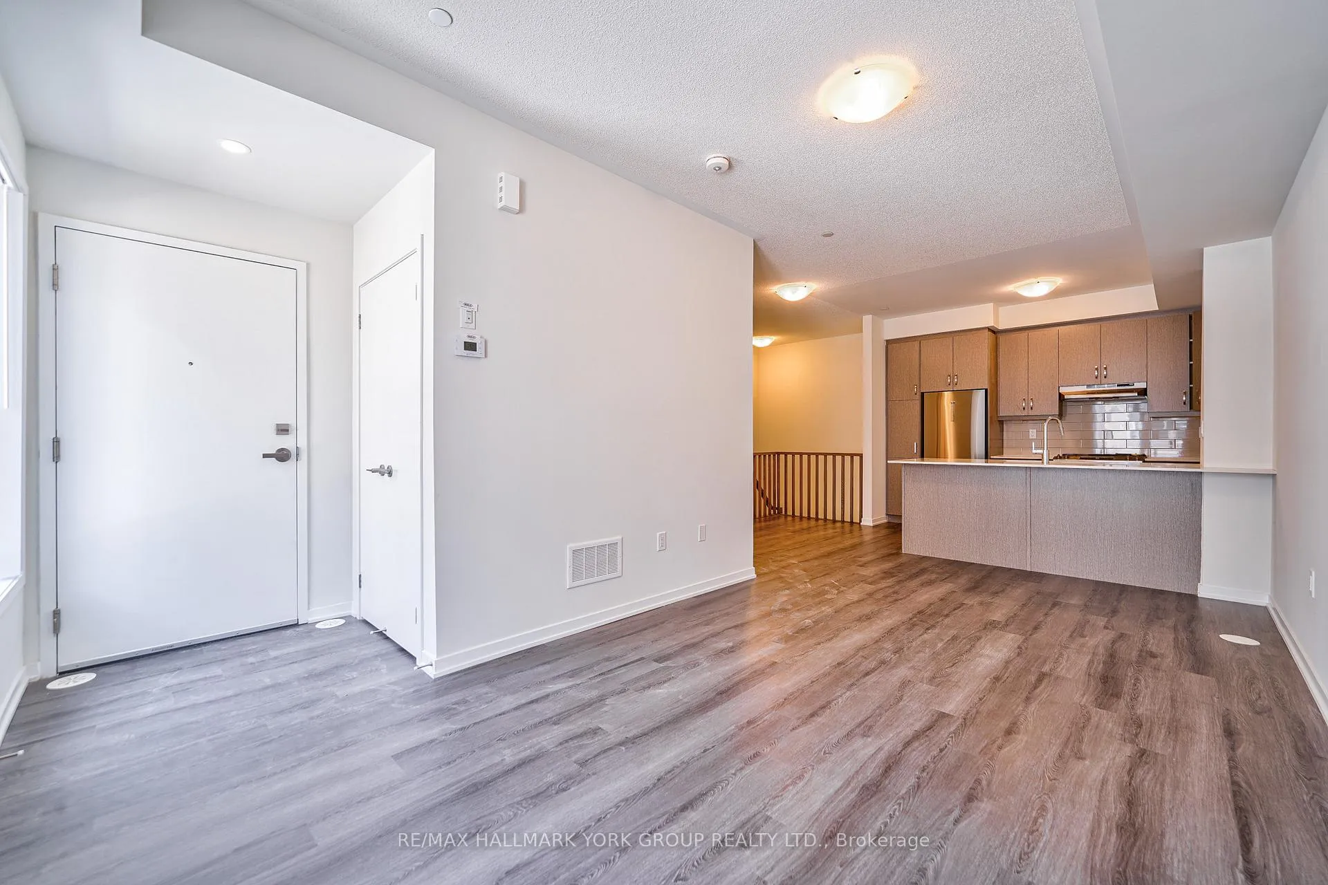 Photo 7 of Unit 180, 151 Honeycrisp Crescent, Vaughan, Vaughan Corporate Centre — HOMEH