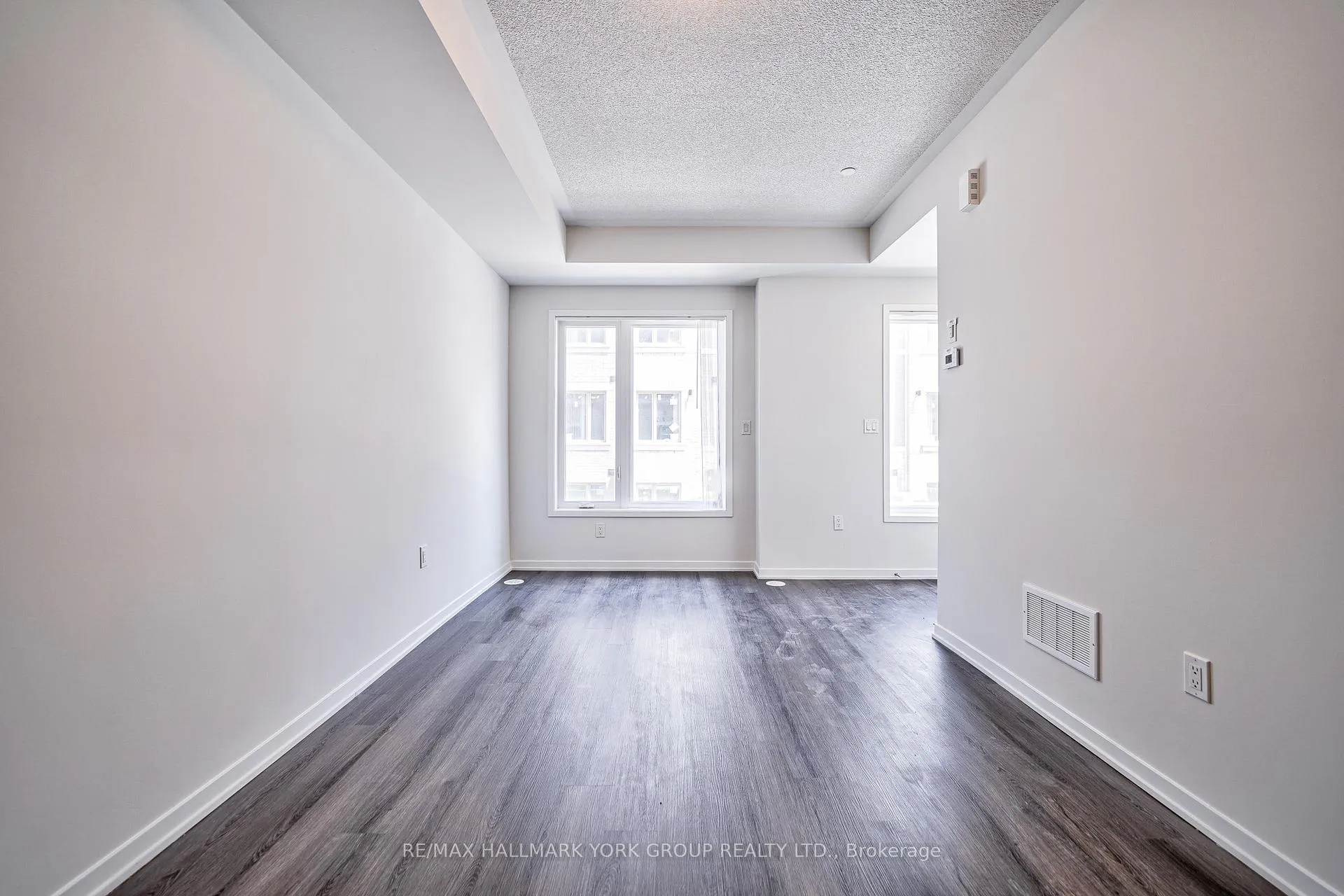 Photo 8 of Unit 180, 151 Honeycrisp Crescent, Vaughan, Vaughan Corporate Centre — HOMEH