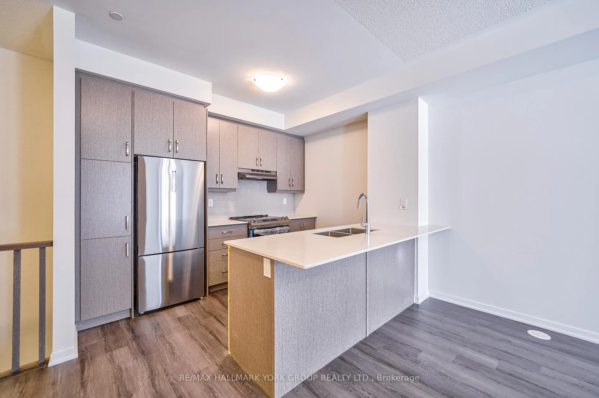 Photo 10 of Unit 180, 151 Honeycrisp Crescent, Vaughan, Vaughan Corporate Centre — HOMEH