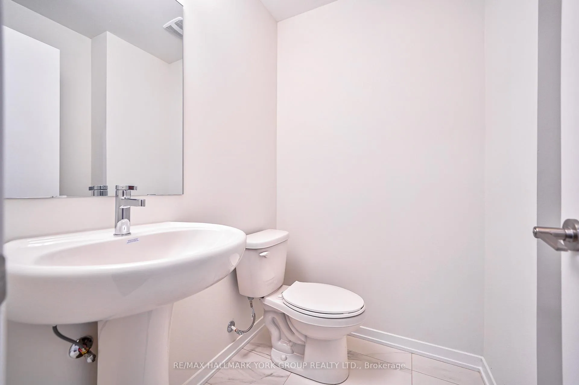 Photo 12 of Unit 180, 151 Honeycrisp Crescent, Vaughan, Vaughan Corporate Centre — HOMEH