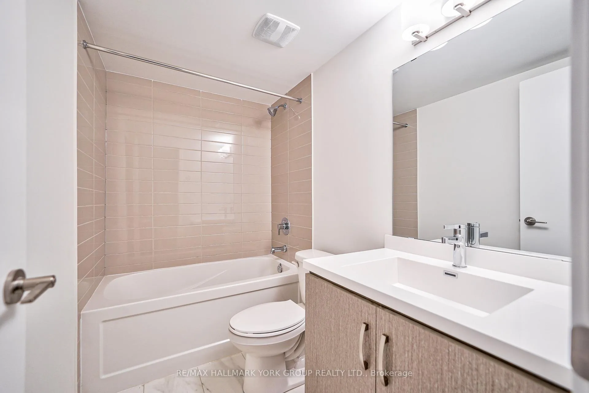 Photo 17 of Unit 180, 151 Honeycrisp Crescent, Vaughan, Vaughan Corporate Centre — HOMEH
