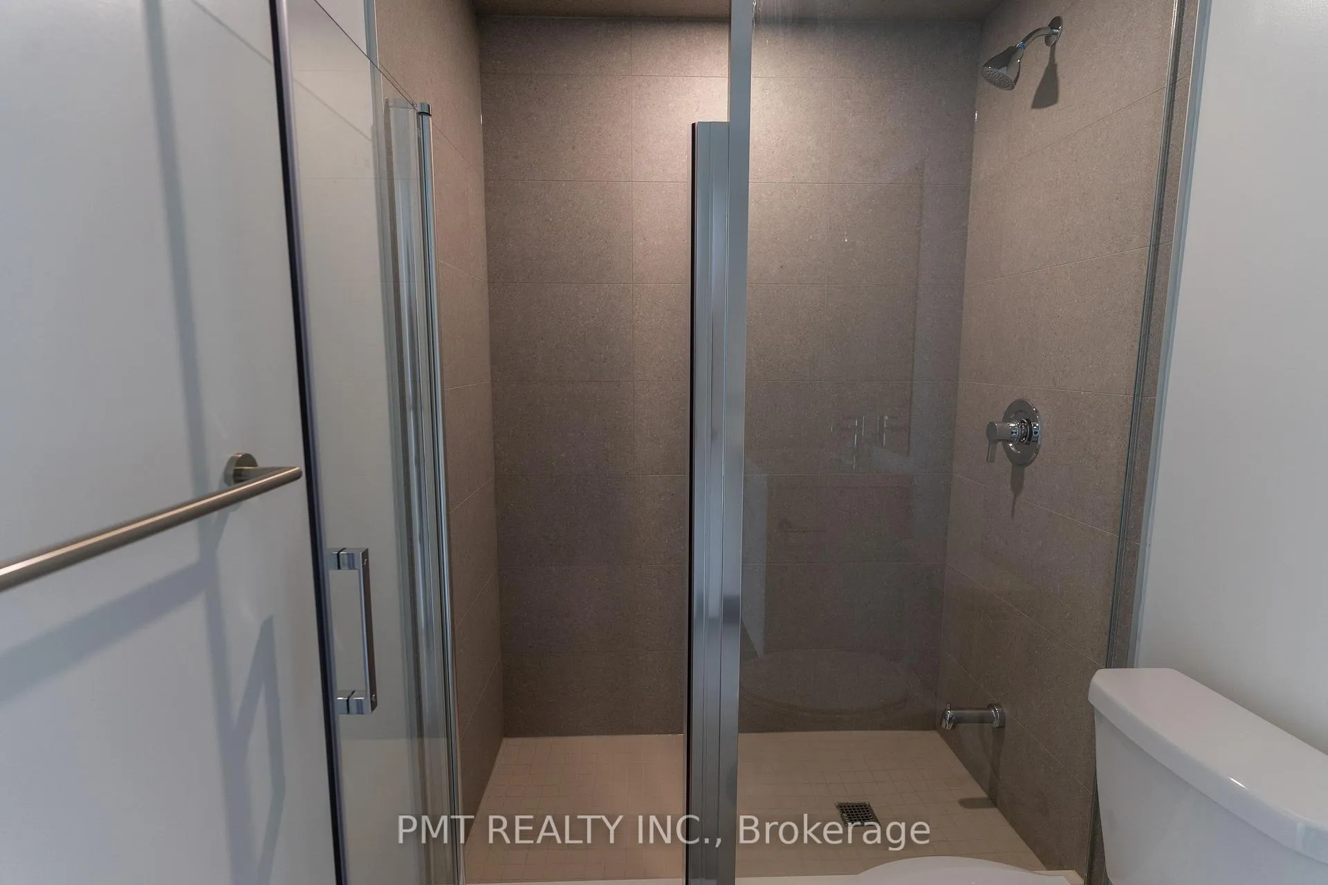 Photo 11 of Unit 906, 2425 Simcoe Street N, Oshawa, Windfields — HOMEH