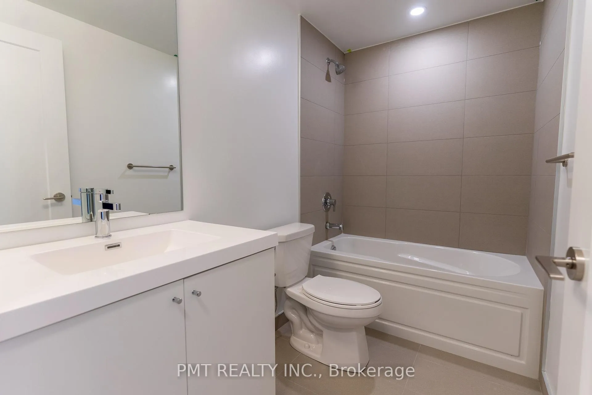 Photo 16 of Unit 906, 2425 Simcoe Street N, Oshawa, Windfields — HOMEH