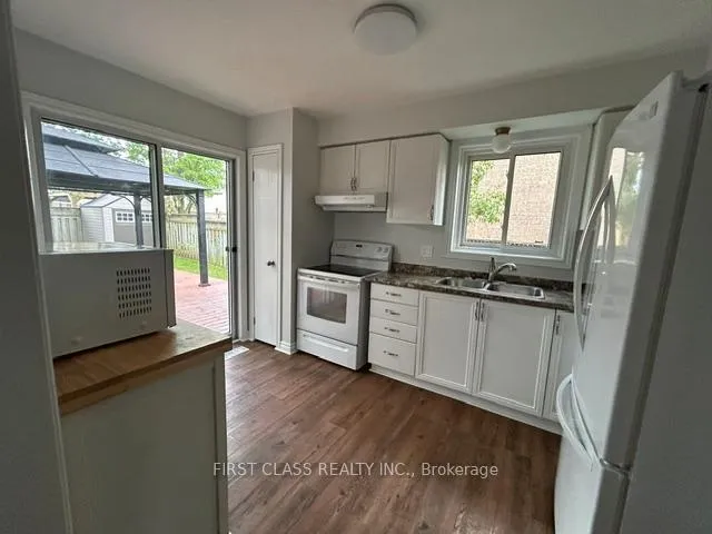 Photo 3 of 33 Mcveigh Drive E, Barrie, Letitia Heights — HOMEH