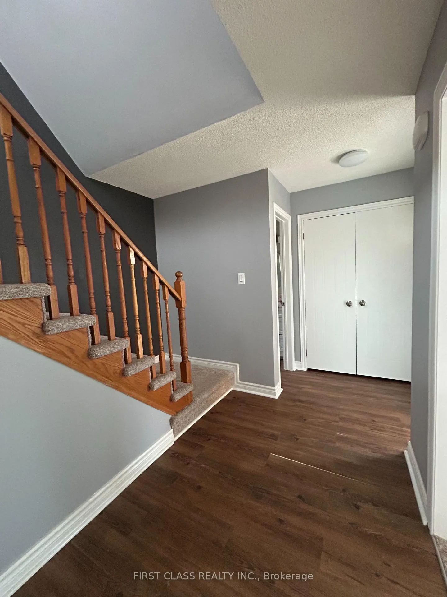 Photo 9 of 33 Mcveigh Drive E, Barrie, Letitia Heights — HOMEH