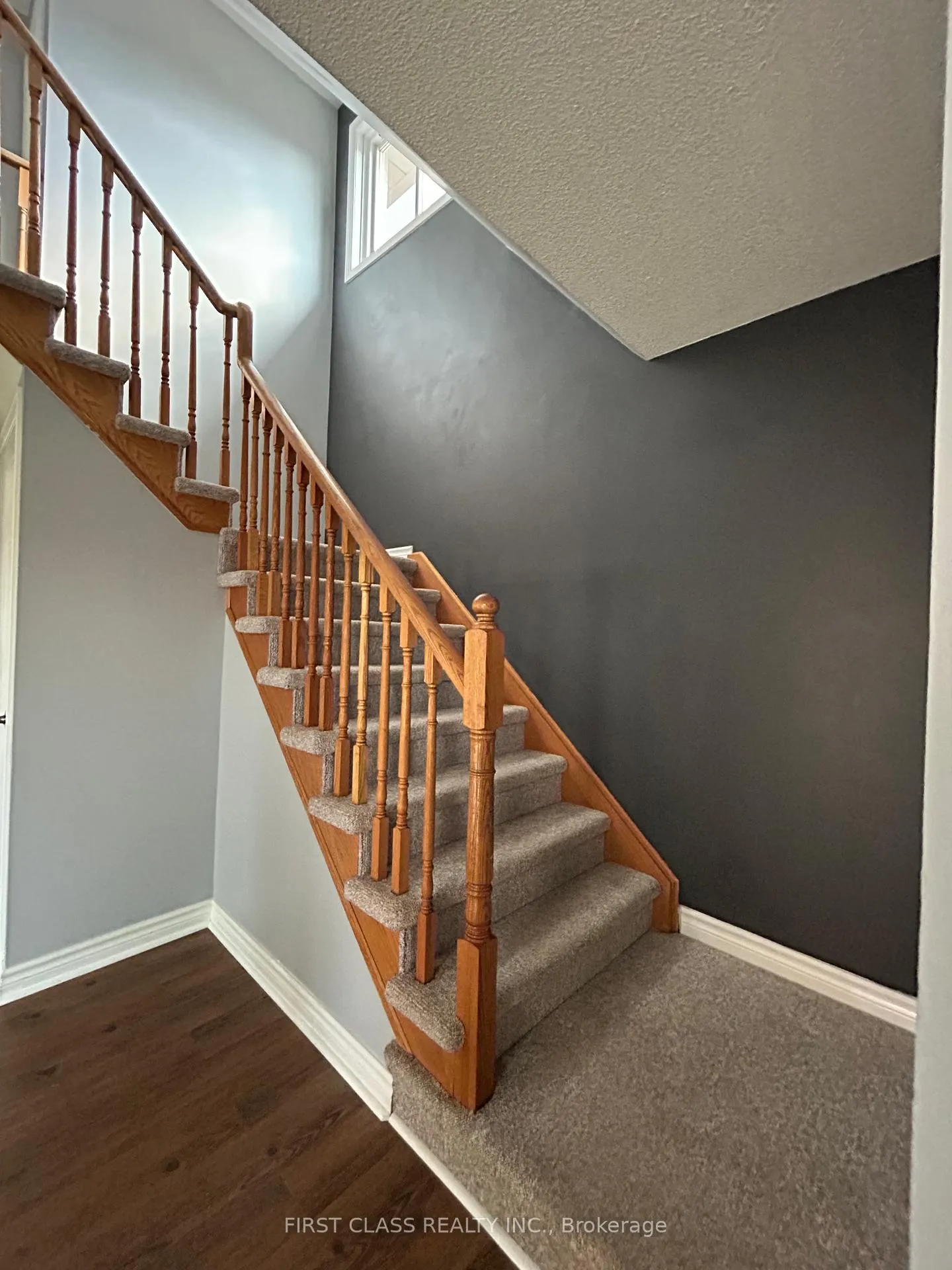 Photo 10 of 33 Mcveigh Drive E, Barrie, Letitia Heights — HOMEH