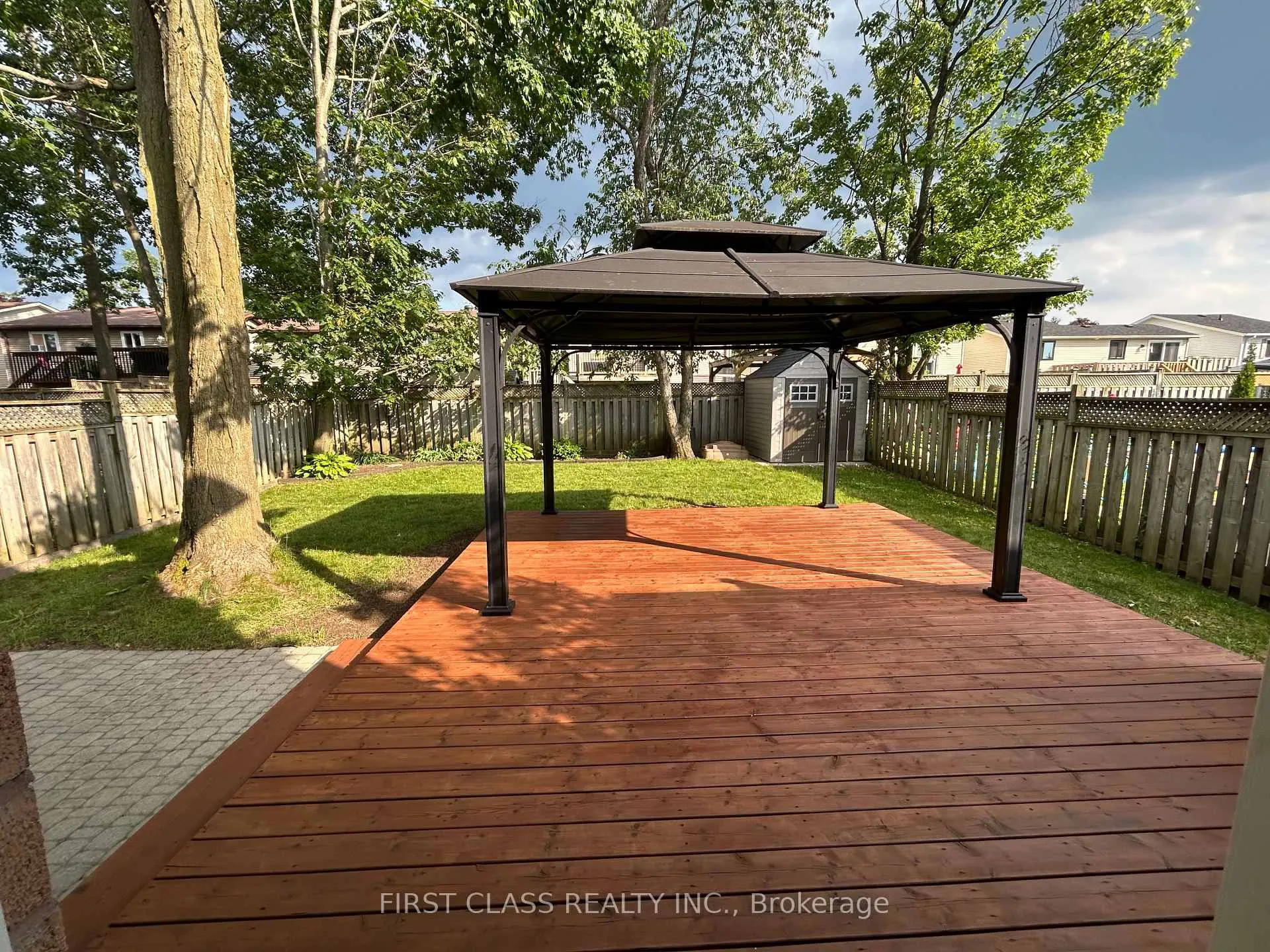 Photo 12 of 33 Mcveigh Drive E, Barrie, Letitia Heights — HOMEH