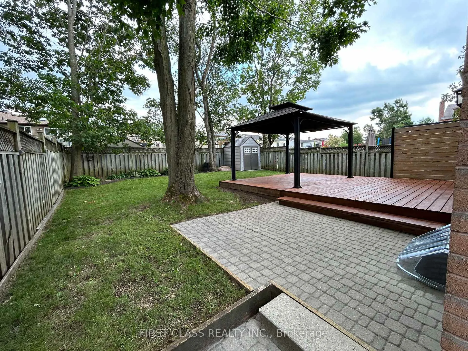 Photo 13 of 33 Mcveigh Drive E, Barrie, Letitia Heights — HOMEH