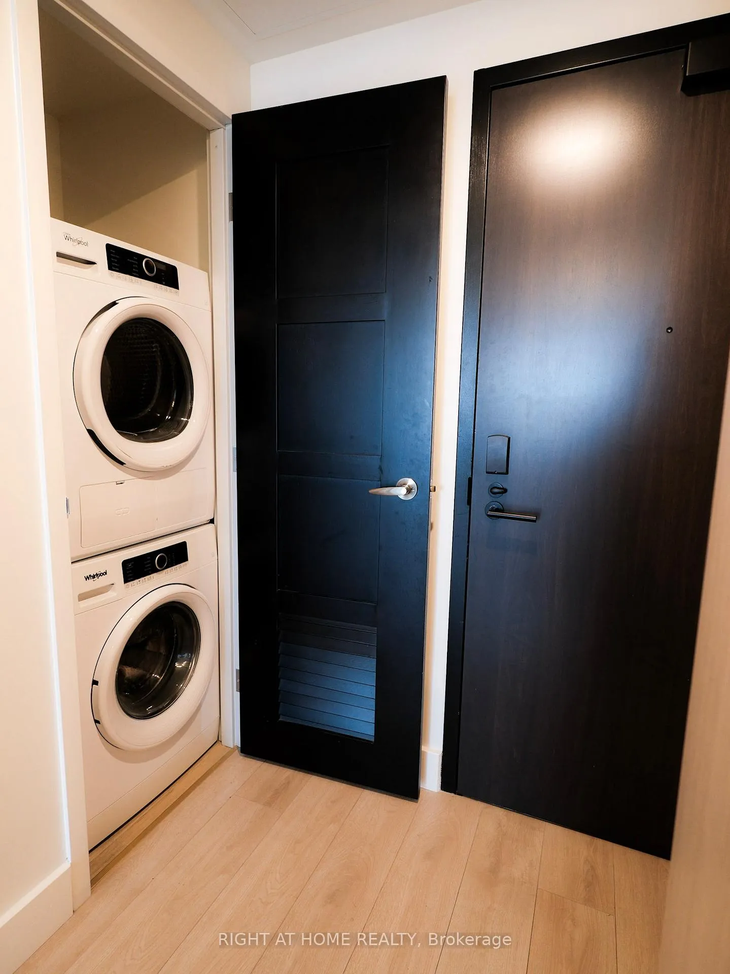 Photo 5 of Unit 2032, 145 Columbia Street W, Waterloo — HOMEH