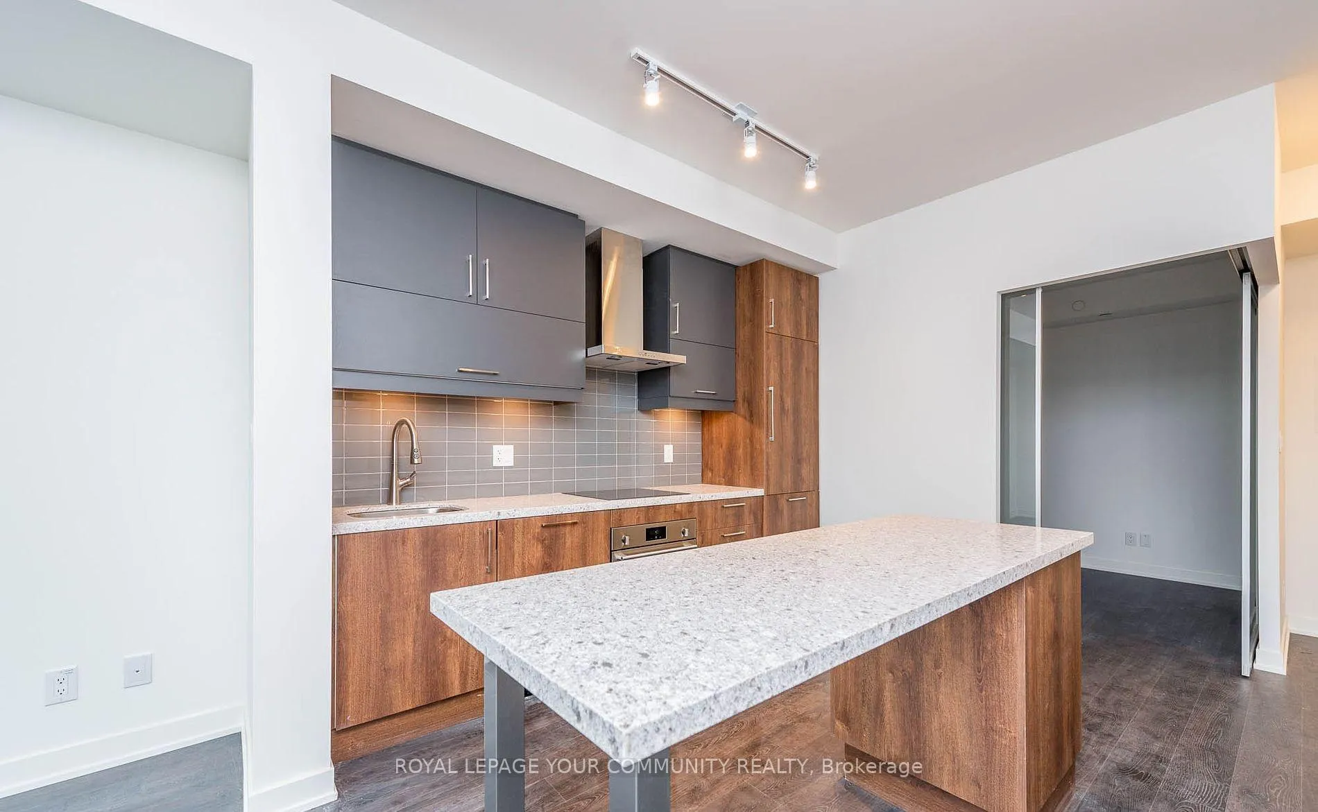 Photo 7 of Unit 928, 8119 Birchmount Road, Markham, Unionville — HOMEH