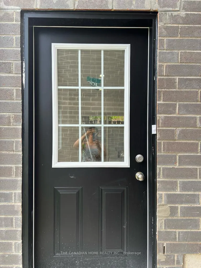 Photo 3 of Unit 1, 135 Franklin Trail, Barrie, Rural Barrie Southwest — HOMEH