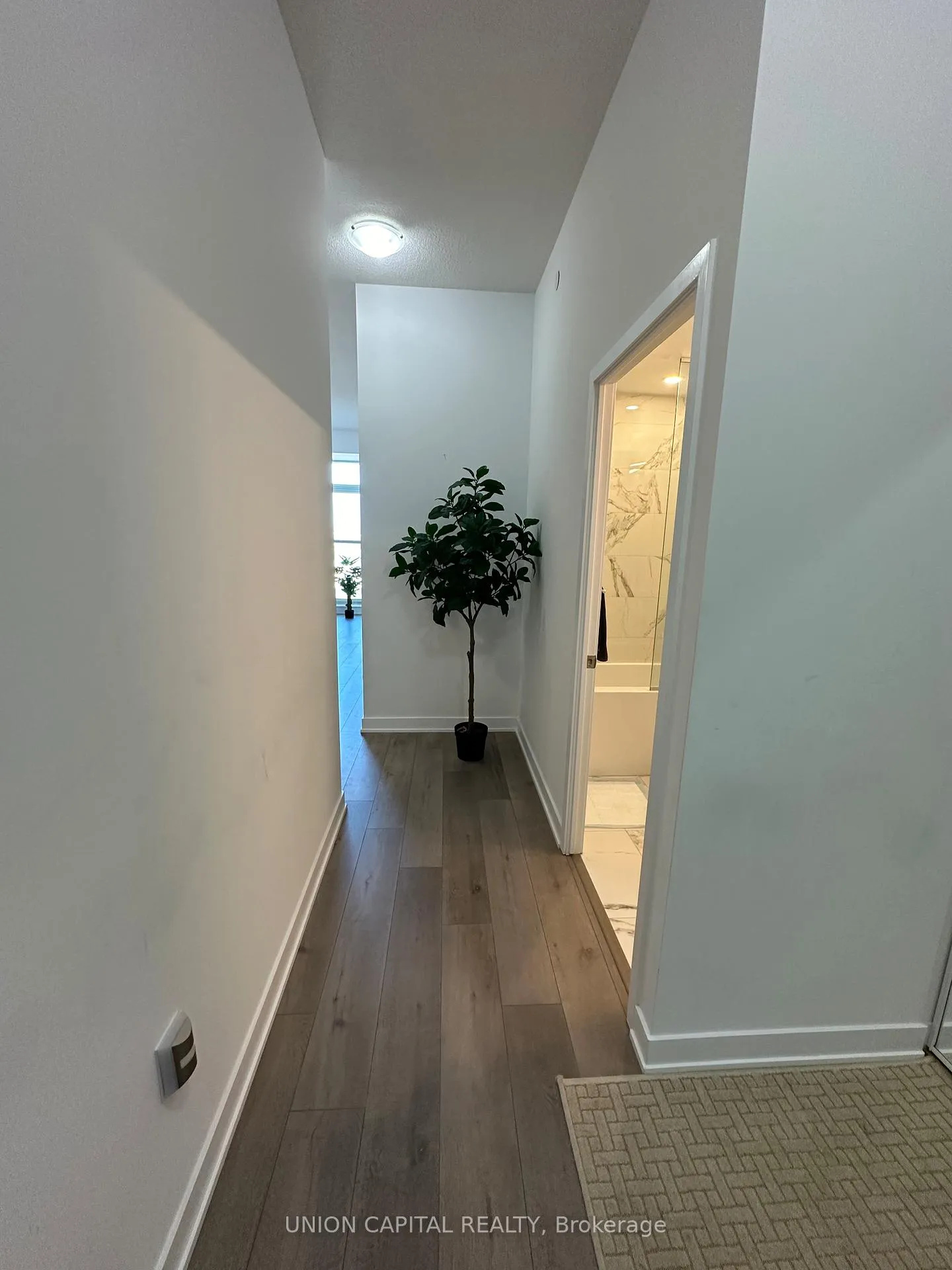 Photo 6 of Unit 518E, 38 Honeycrisp Crescent, Vaughan, Vaughan Corporate Centre — HOMEH