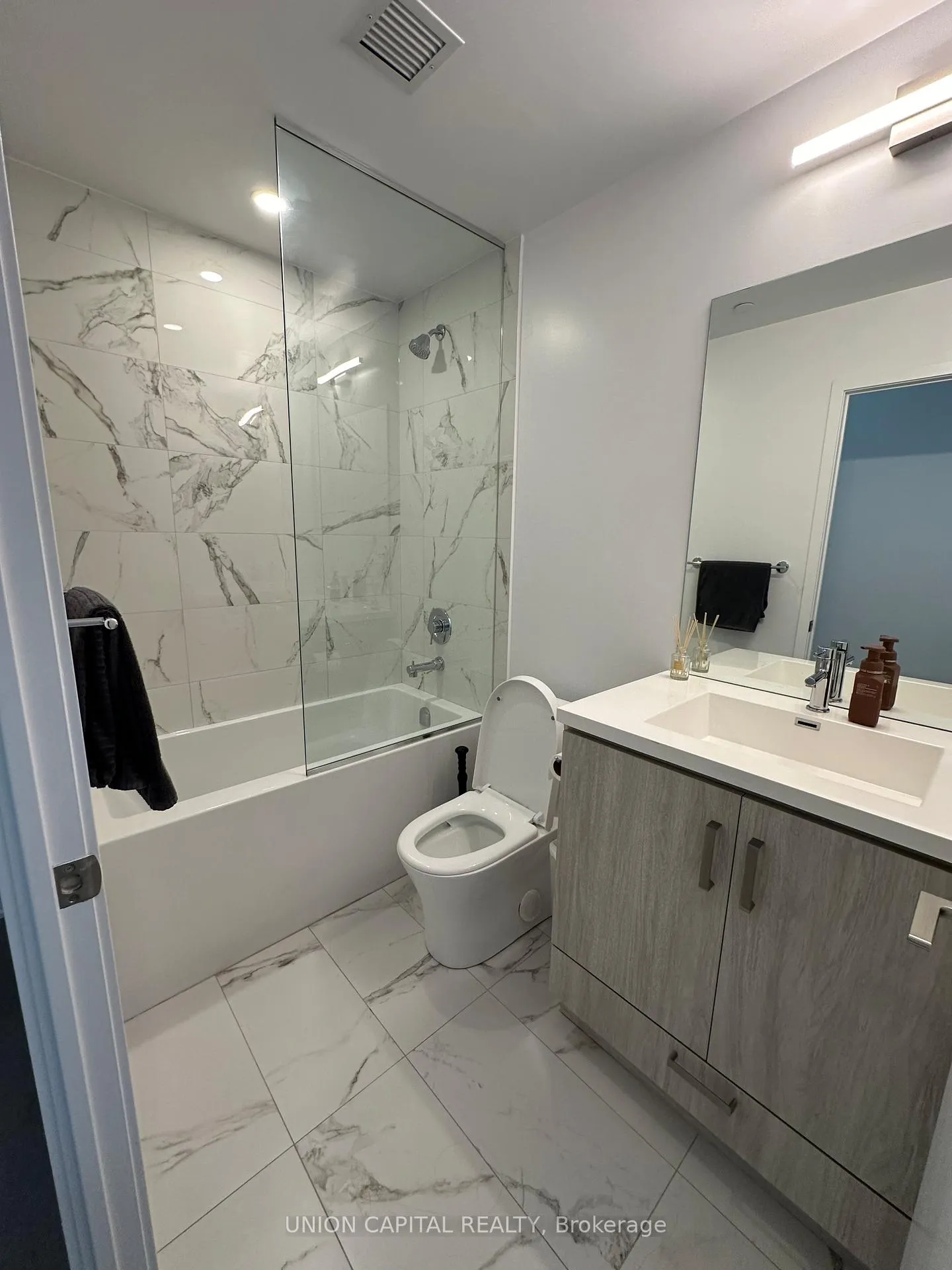 Photo 9 of Unit 518E, 38 Honeycrisp Crescent, Vaughan, Vaughan Corporate Centre — HOMEH