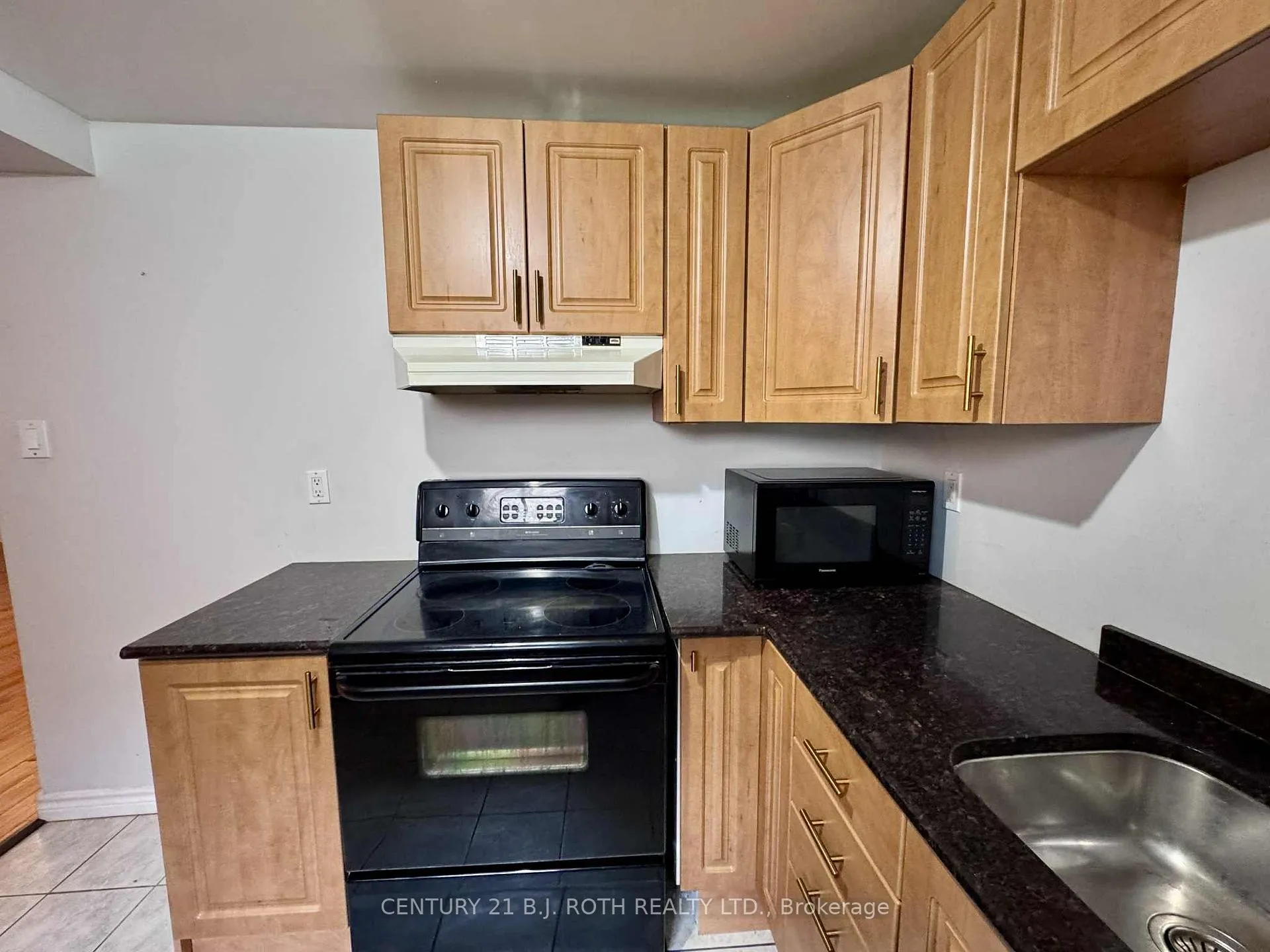 Photo 11 of 22 Mapleton Avenue, Barrie, Holly — HOMEH
