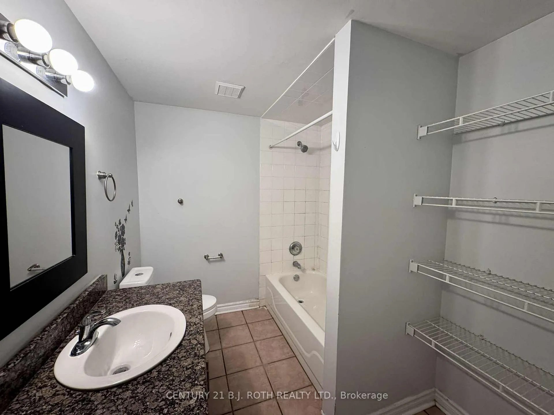 Photo 12 of 22 Mapleton Avenue, Barrie, Holly — HOMEH