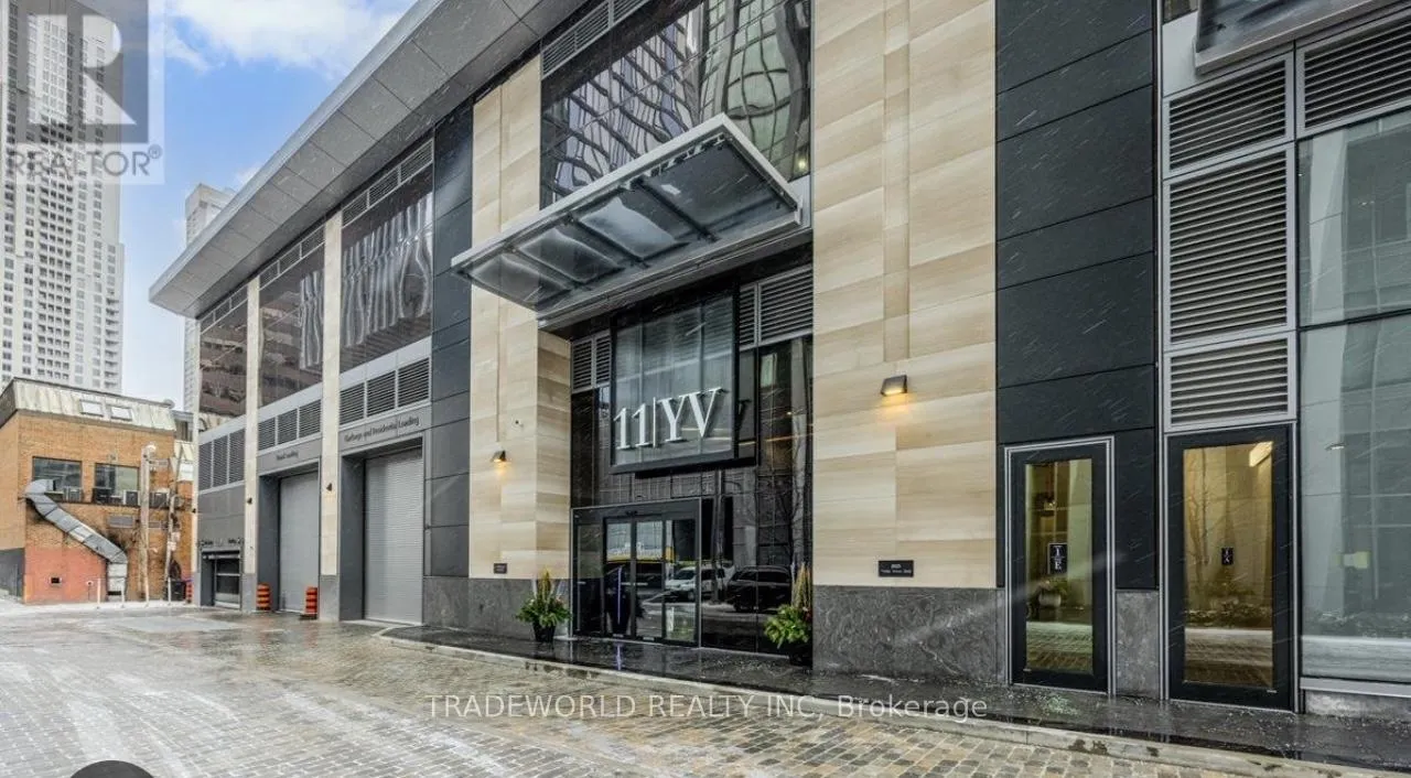 Front of Unit 1710, 11 Yorkville Avenue
