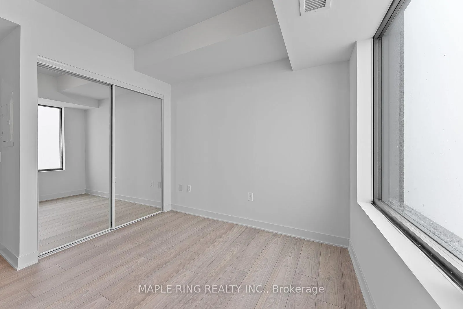 Photo 5 of Unit 4801, 2920 Highway 7 Road, Vaughan, Concord — HOMEH