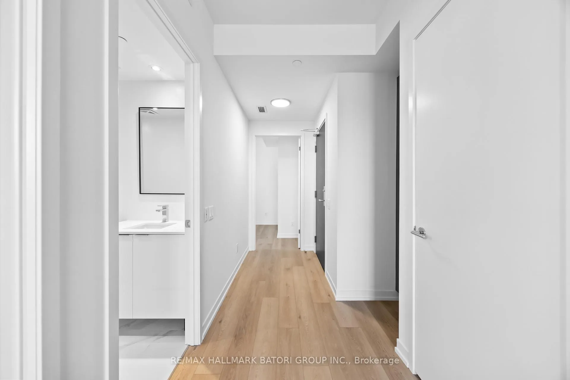 Photo 2 of Unit 504, 863 St. Clair Avenue W, Toronto, Wychwood — HOMEH