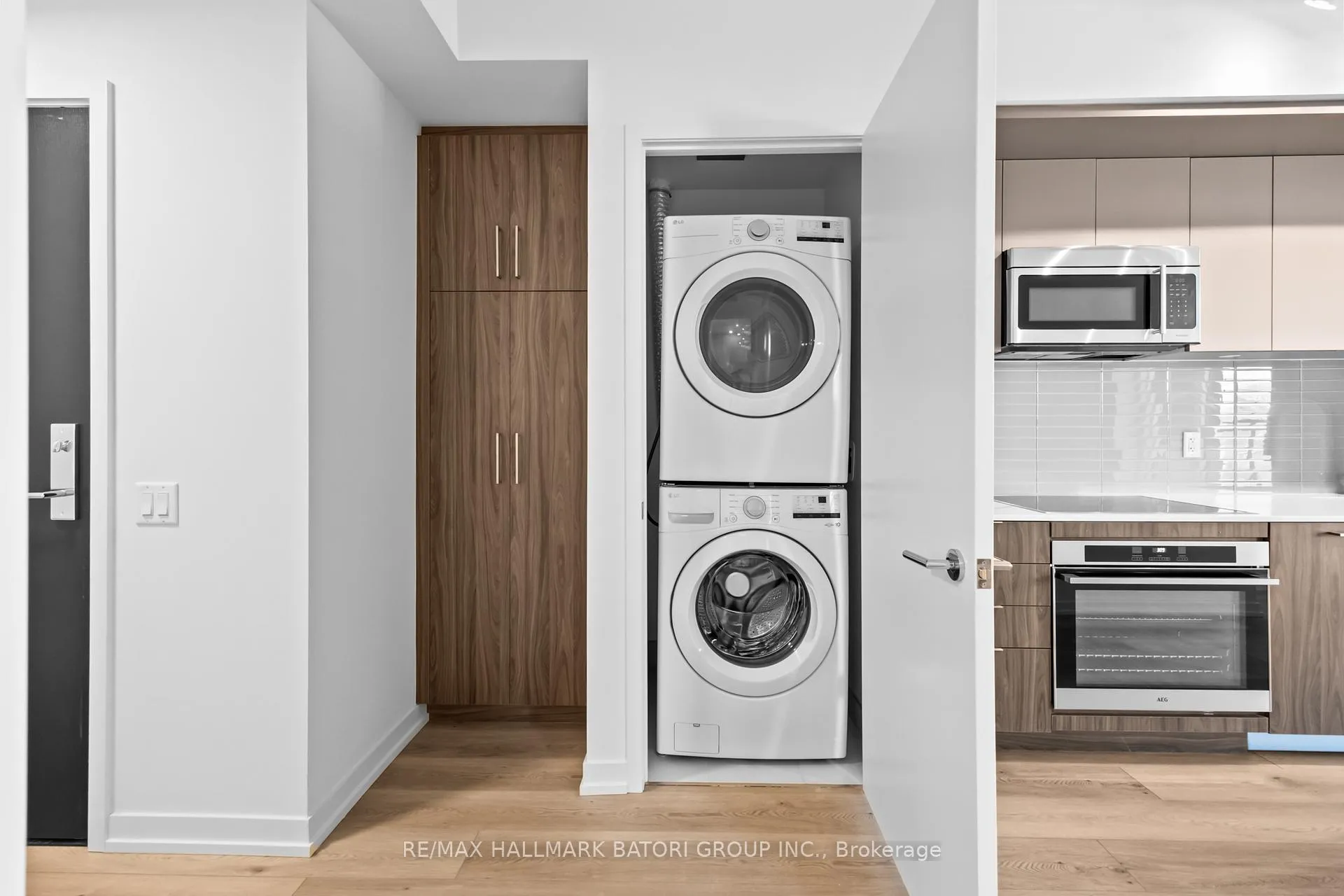 Photo 3 of Unit 504, 863 St. Clair Avenue W, Toronto, Wychwood — HOMEH