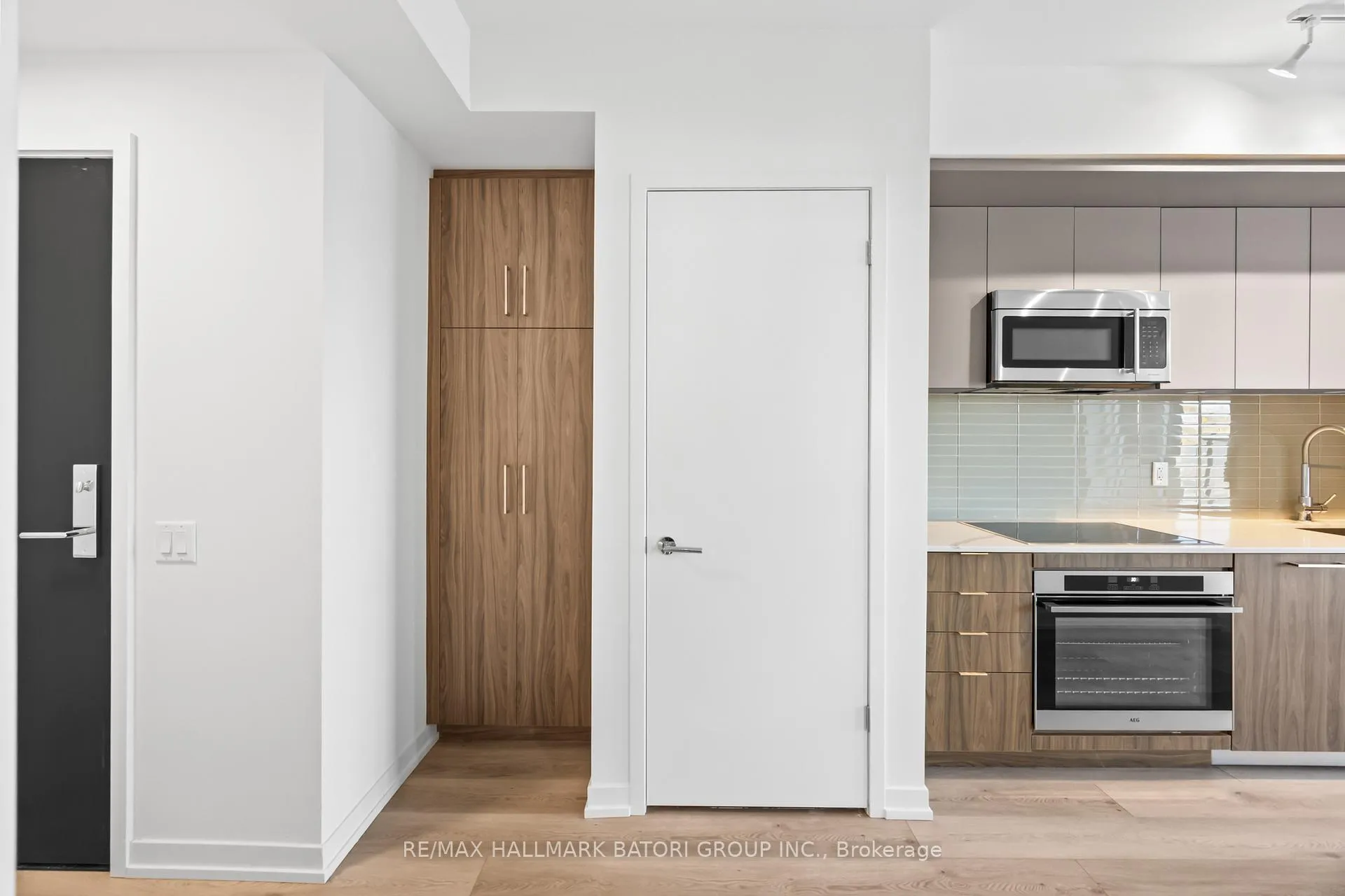 Photo 4 of Unit 504, 863 St. Clair Avenue W, Toronto, Wychwood — HOMEH
