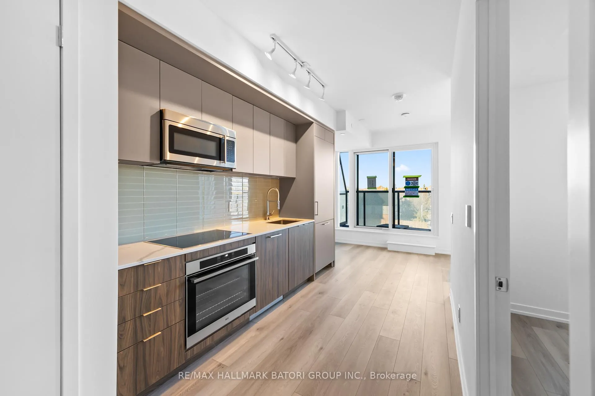 Photo 12 of Unit 504, 863 St. Clair Avenue W, Toronto, Wychwood — HOMEH