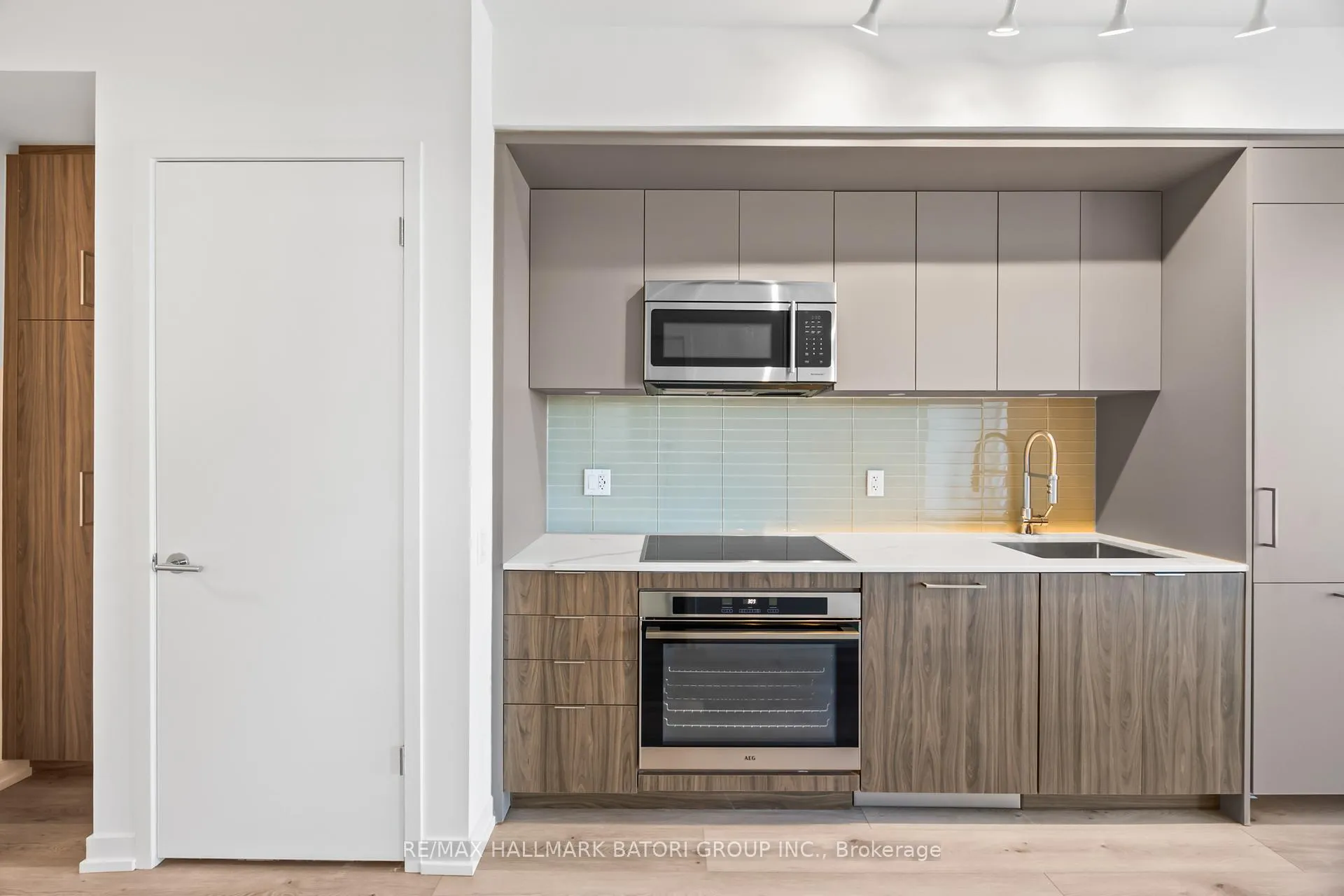 Photo 13 of Unit 504, 863 St. Clair Avenue W, Toronto, Wychwood — HOMEH