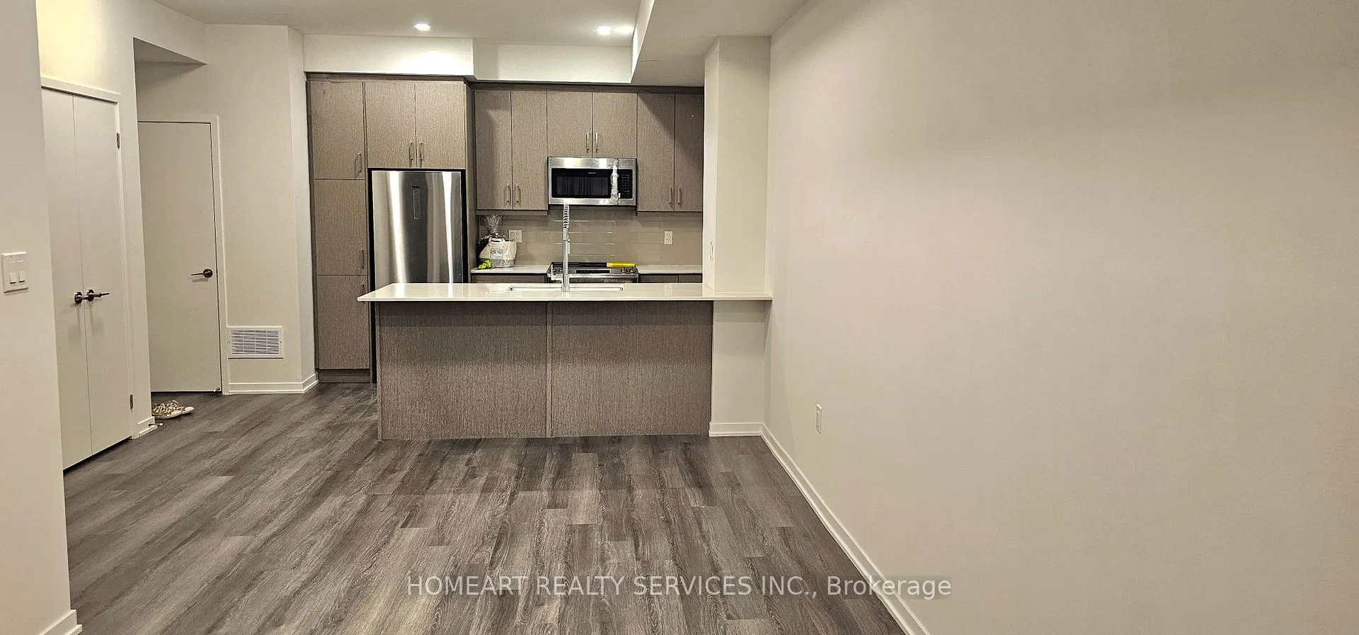 Photo 3 of Unit 349, 100 Honeycrisp Crescent, Vaughan, Vaughan Corporate Centre — HOMEH