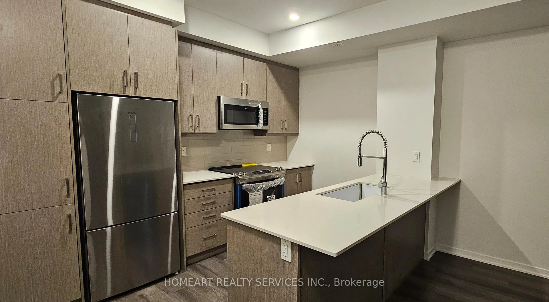 Photo 4 of Unit 349, 100 Honeycrisp Crescent, Vaughan, Vaughan Corporate Centre — HOMEH
