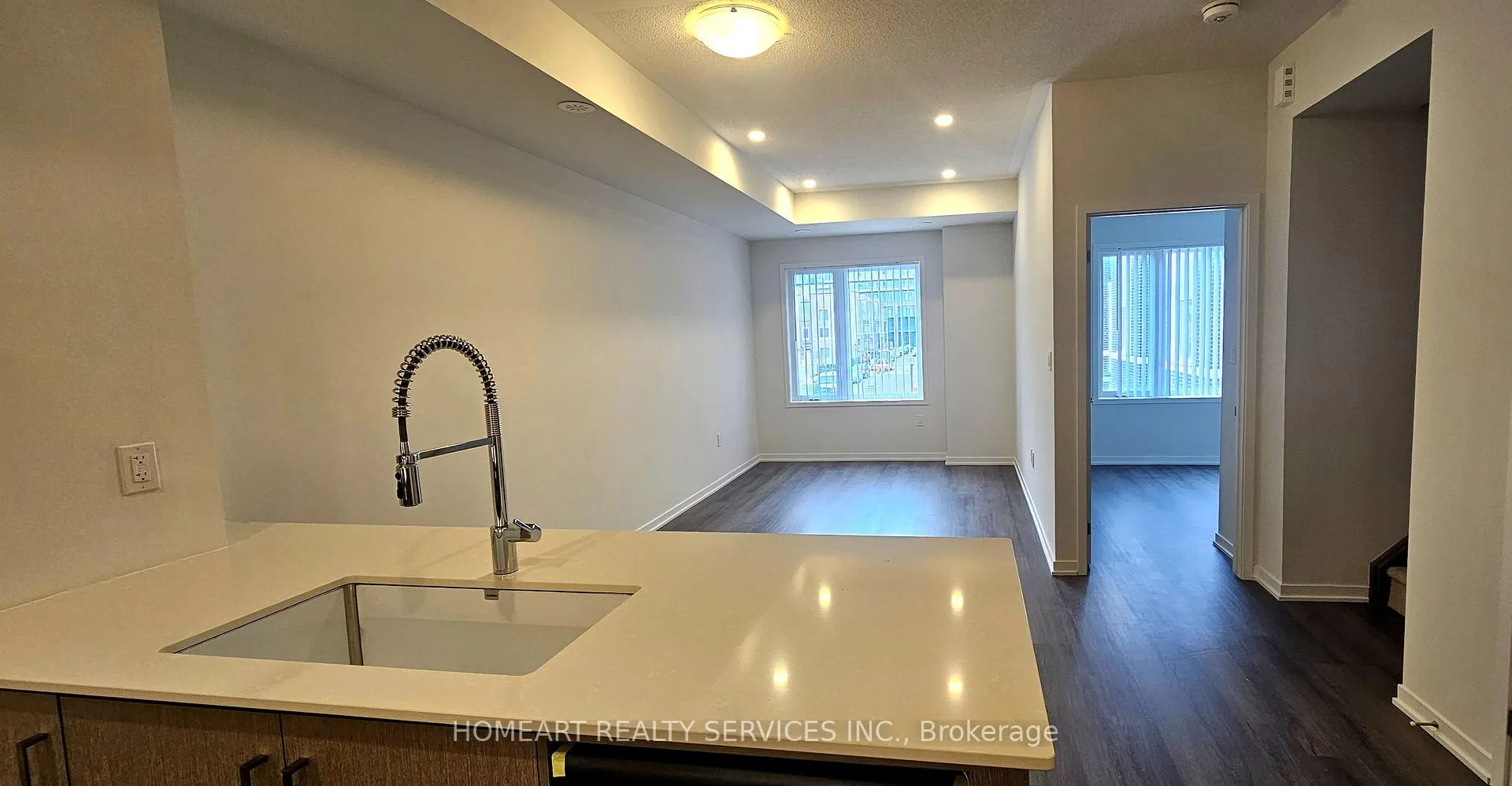 Photo 5 of Unit 349, 100 Honeycrisp Crescent, Vaughan, Vaughan Corporate Centre — HOMEH