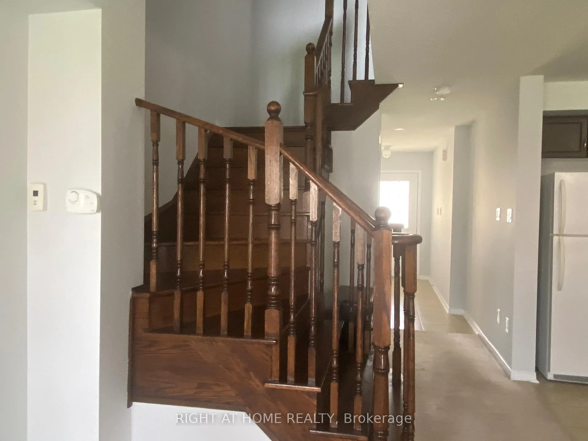 Photo 11 of 16 Lancaster Court, Barrie, Innis-Shore — HOMEH