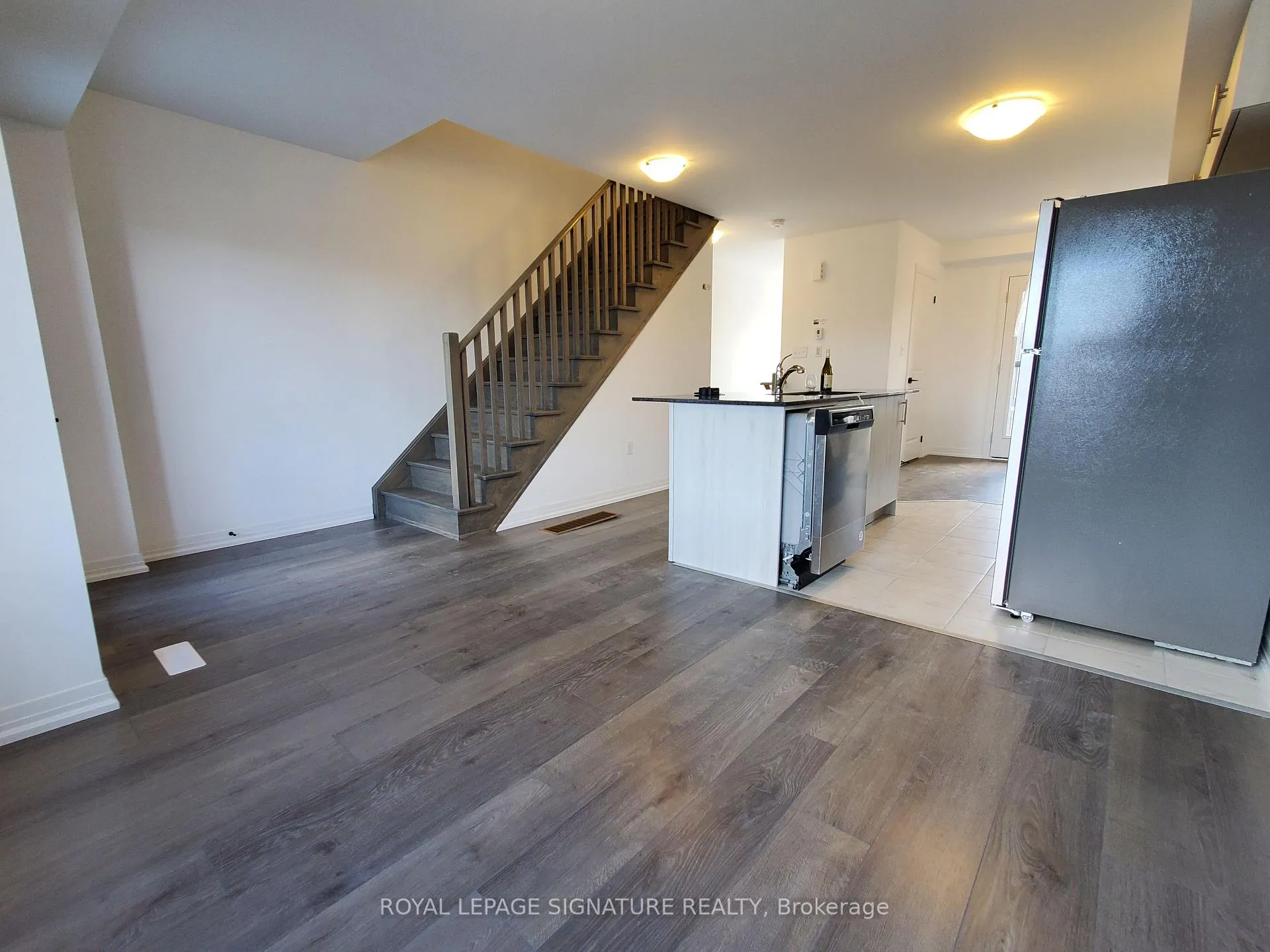 Photo 6 of 13 Fairlane Avenue, Barrie, Painswick North — HOMEH