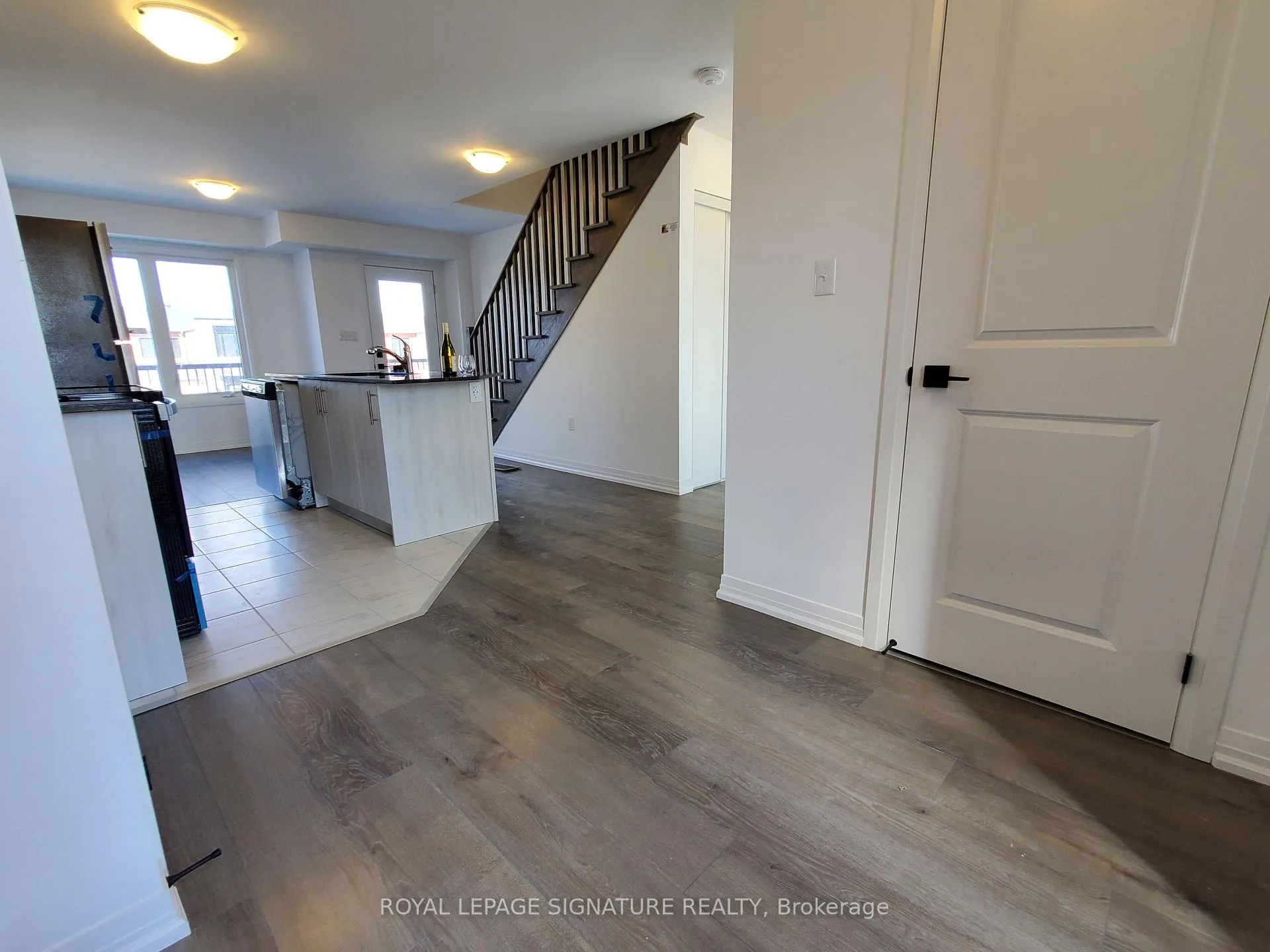 Photo 8 of 13 Fairlane Avenue, Barrie, Painswick North — HOMEH