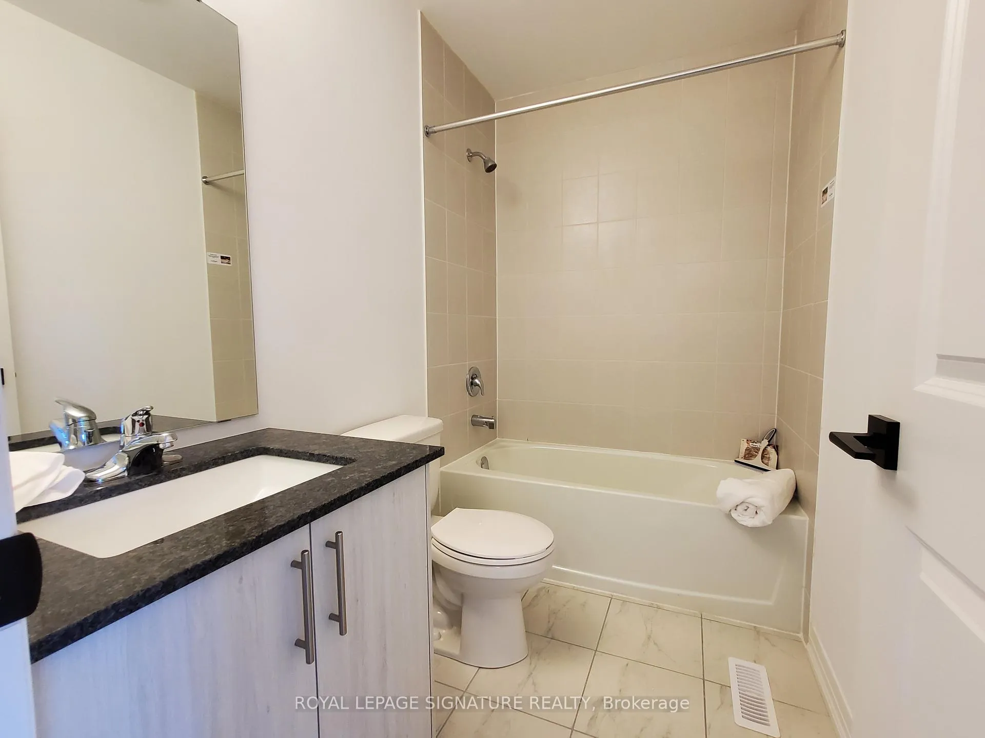 Photo 16 of 13 Fairlane Avenue, Barrie, Painswick North — HOMEH
