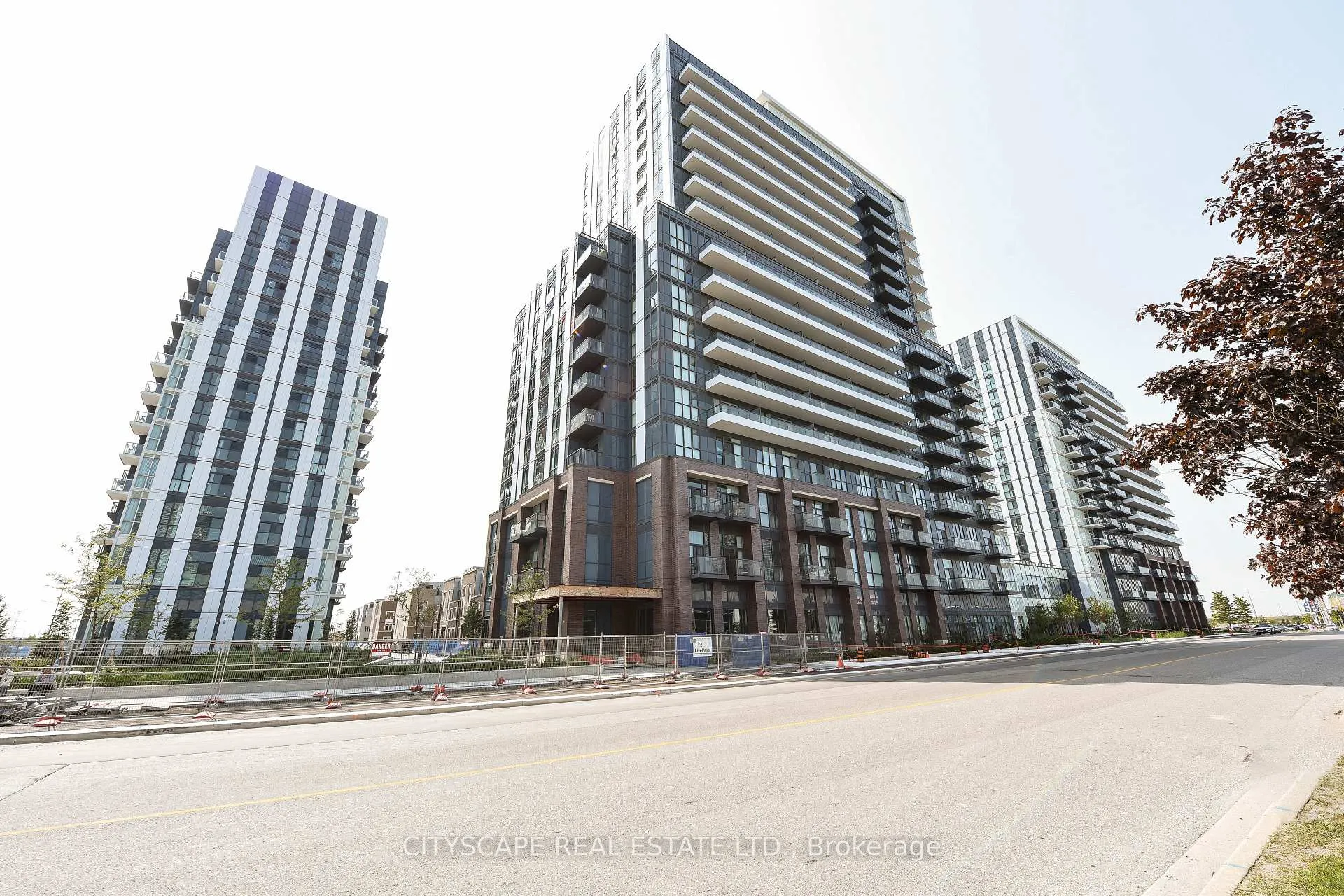Photo 2 of Unit 1005, 60 Honeycrisp Crescent, Vaughan, Vaughan Corporate Centre — HOMEH
