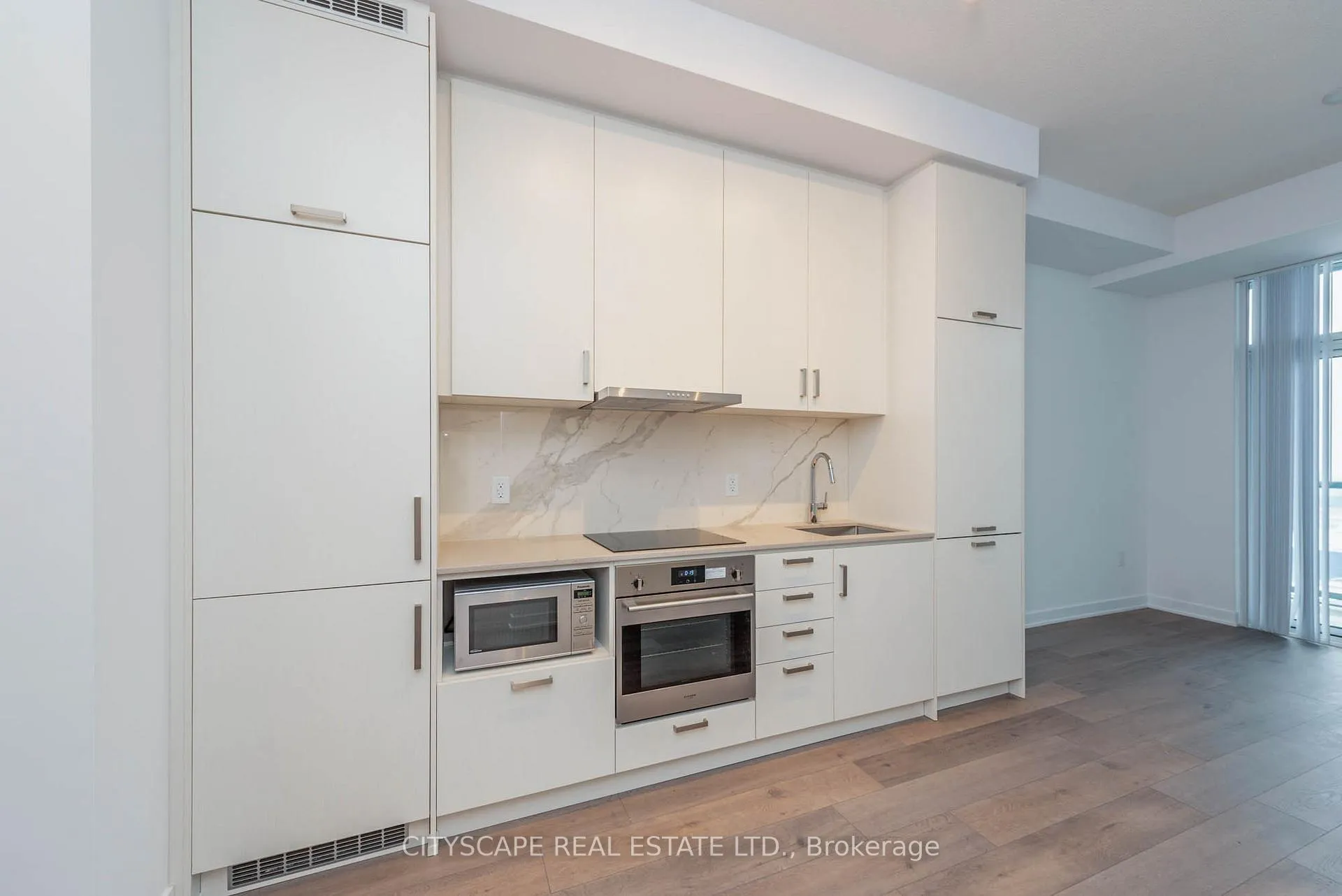Photo 7 of Unit 1005, 60 Honeycrisp Crescent, Vaughan, Vaughan Corporate Centre — HOMEH