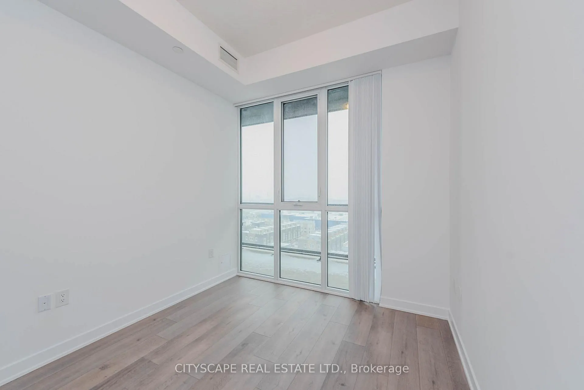 Photo 11 of Unit 1005, 60 Honeycrisp Crescent, Vaughan, Vaughan Corporate Centre — HOMEH