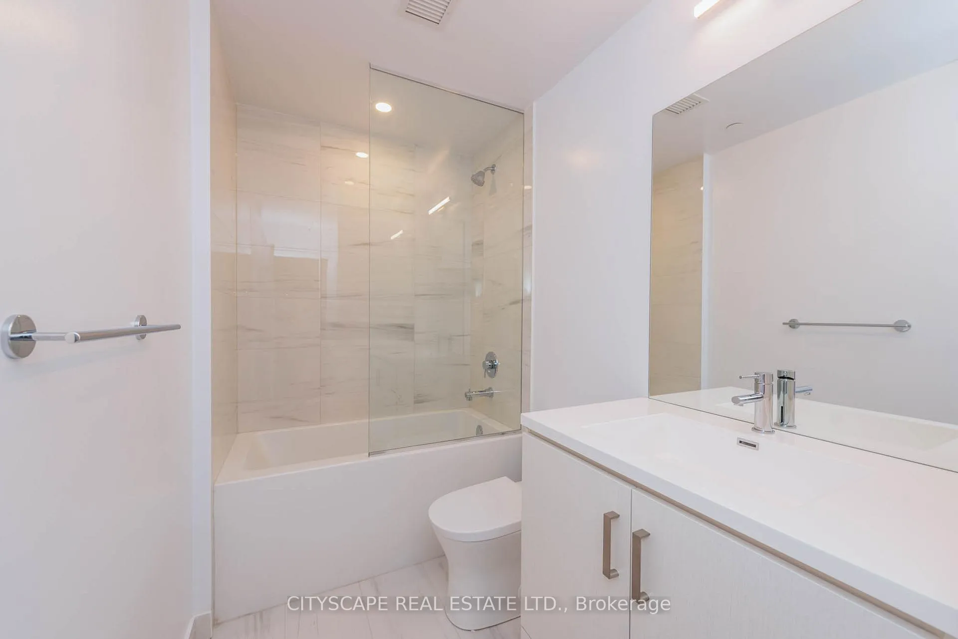 Photo 13 of Unit 1005, 60 Honeycrisp Crescent, Vaughan, Vaughan Corporate Centre — HOMEH