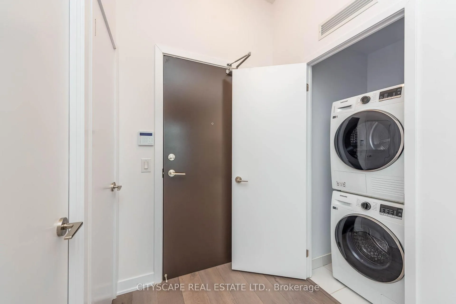 Photo 16 of Unit 1005, 60 Honeycrisp Crescent, Vaughan, Vaughan Corporate Centre — HOMEH