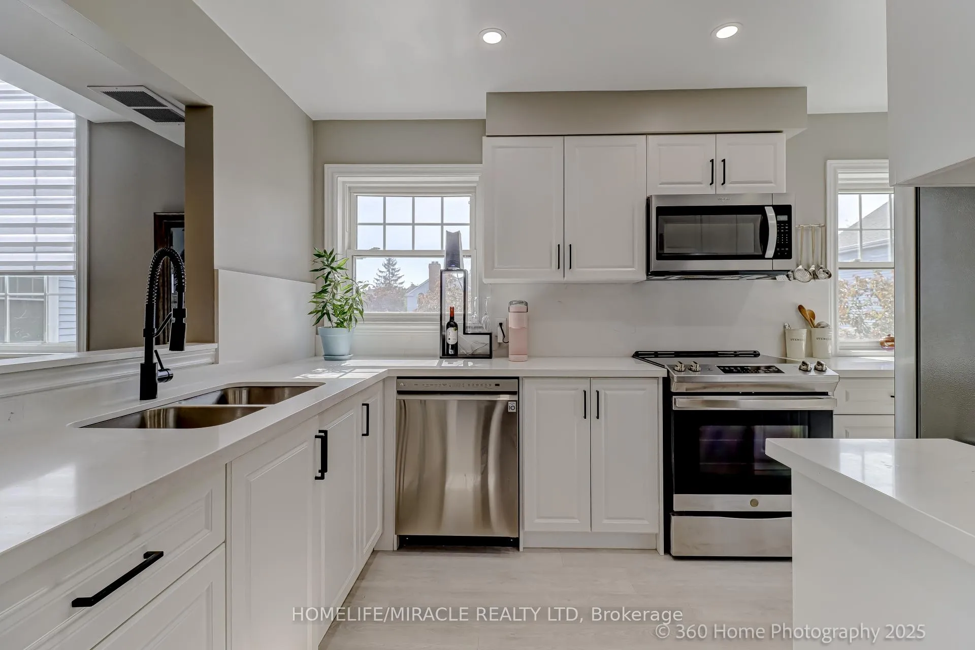 Photo 1 of Unit J11, 1657 Nash Road, Clarington, Courtice — HOMEH